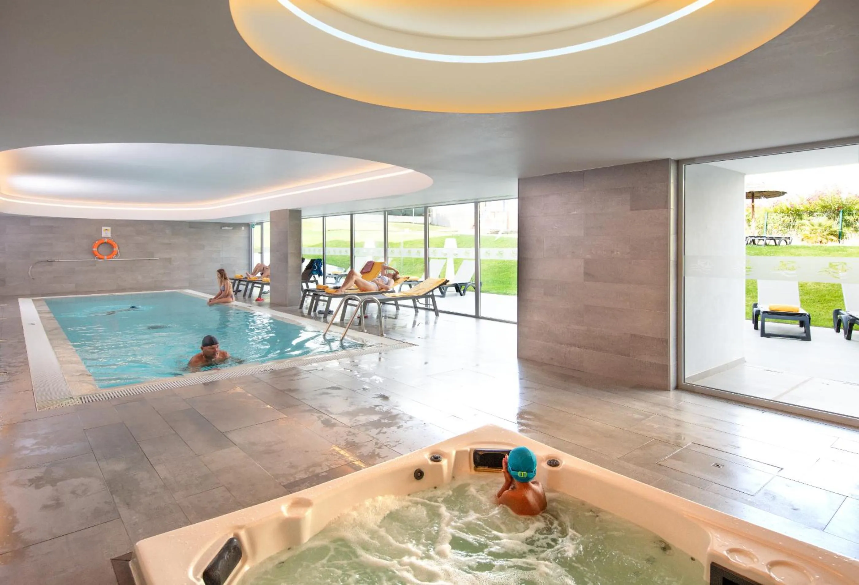 Swimming pool in Interpass Vau Hotel Apartamentos