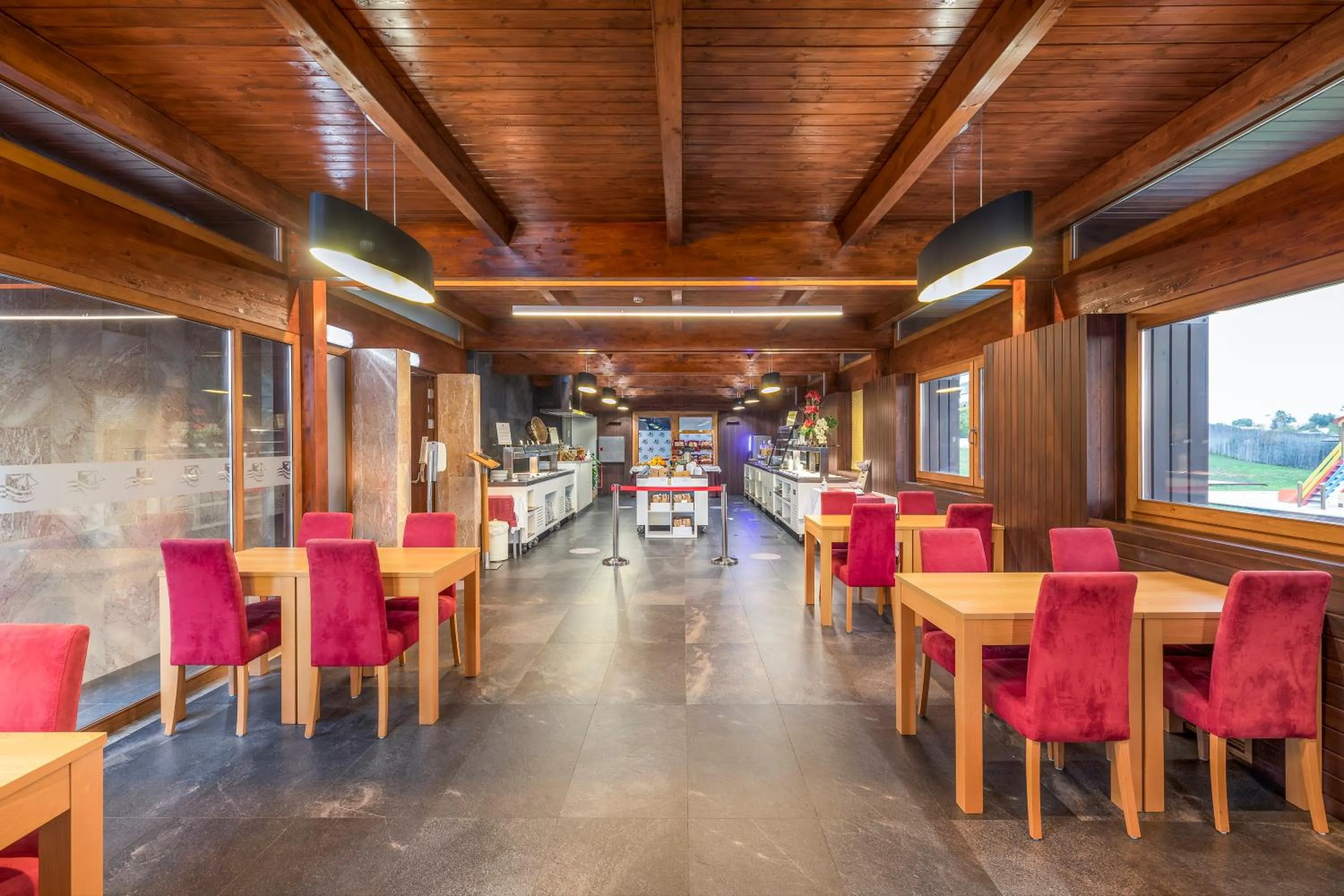 Restaurant/places to eat in Interpass Vau Hotel Apartamentos