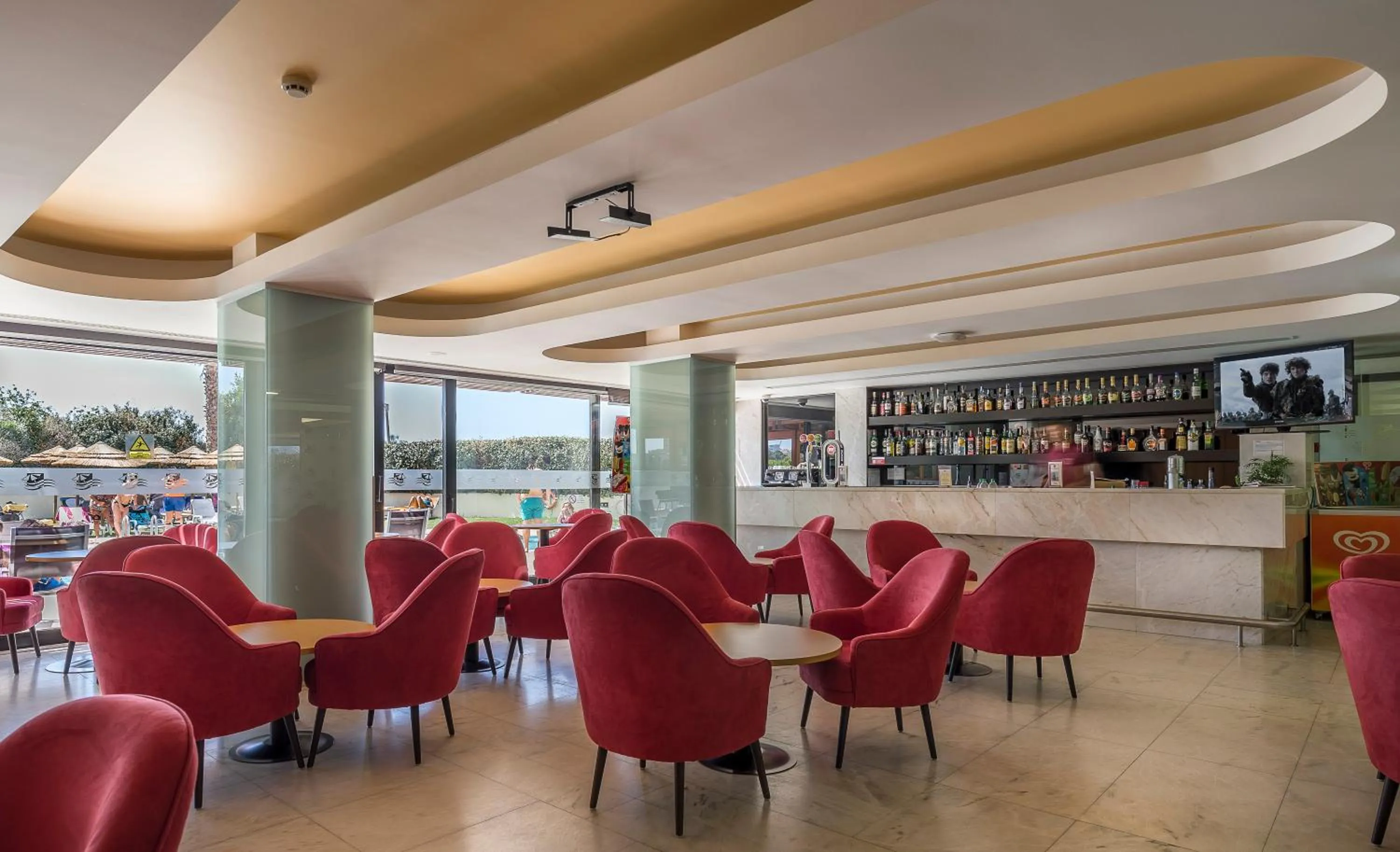 Lounge or bar in Interpass Vau Hotel Apartamentos