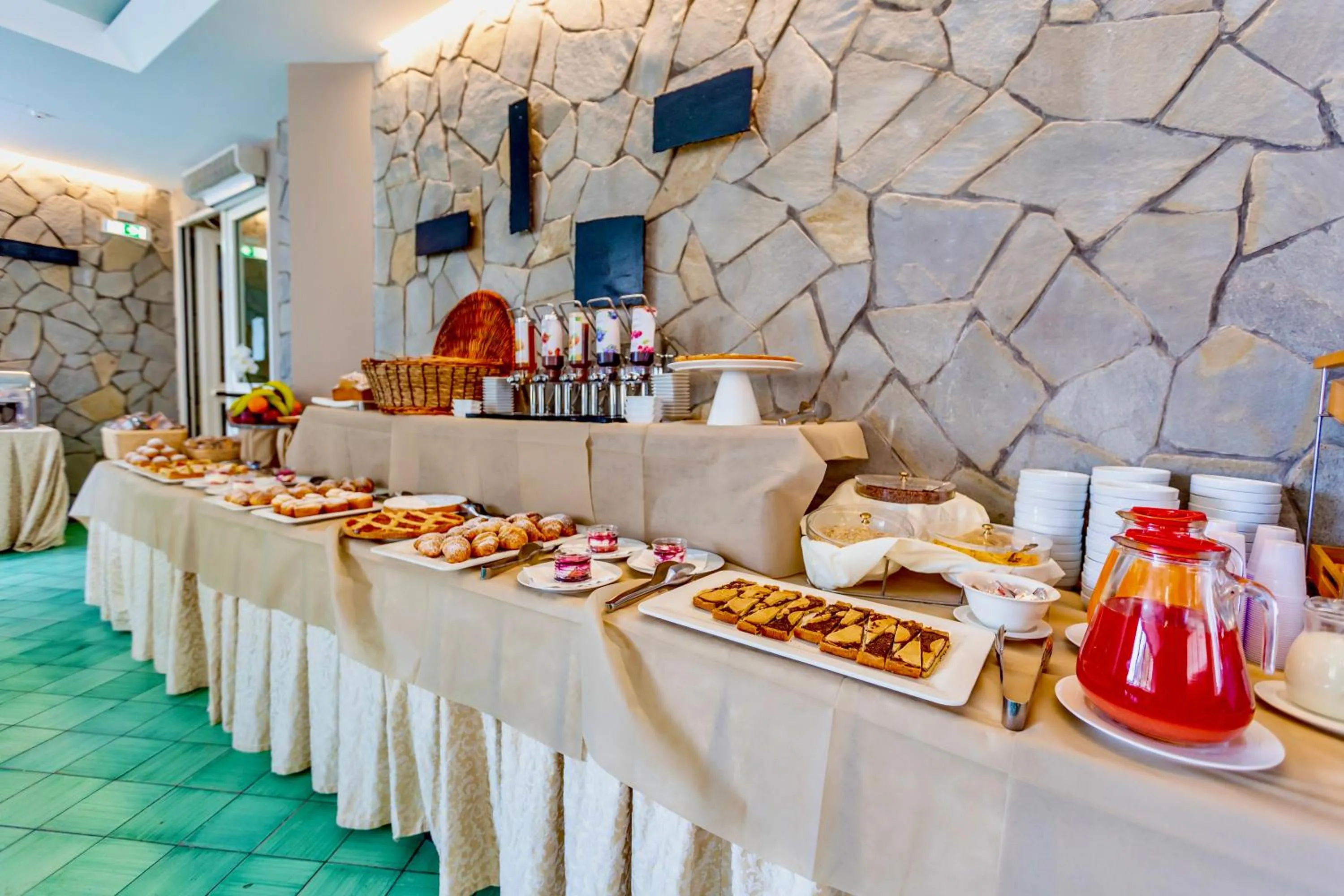 Buffet breakfast in Hotel Airone