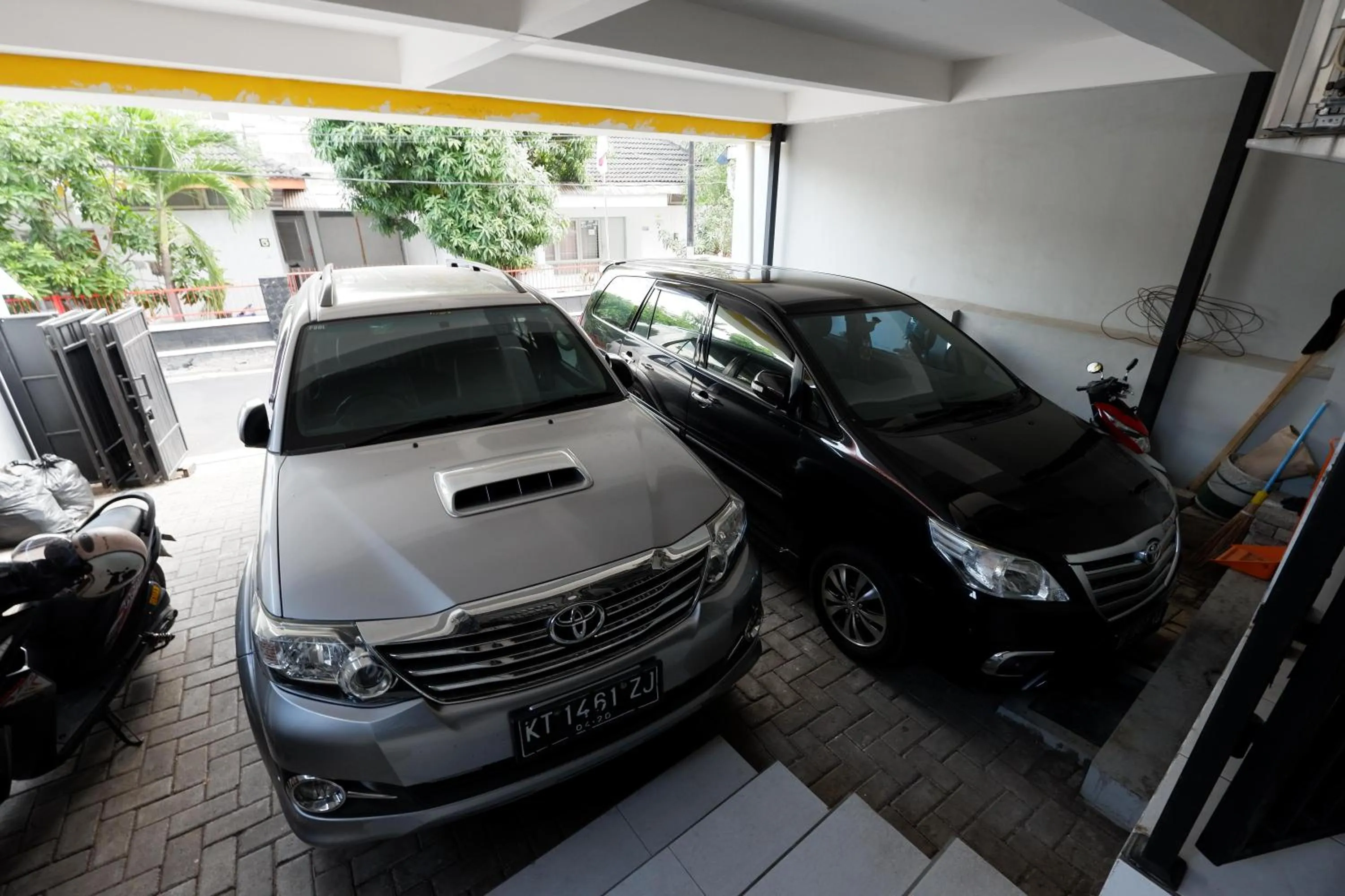 Property building in RedDoorz near Plaza Simpang Lima