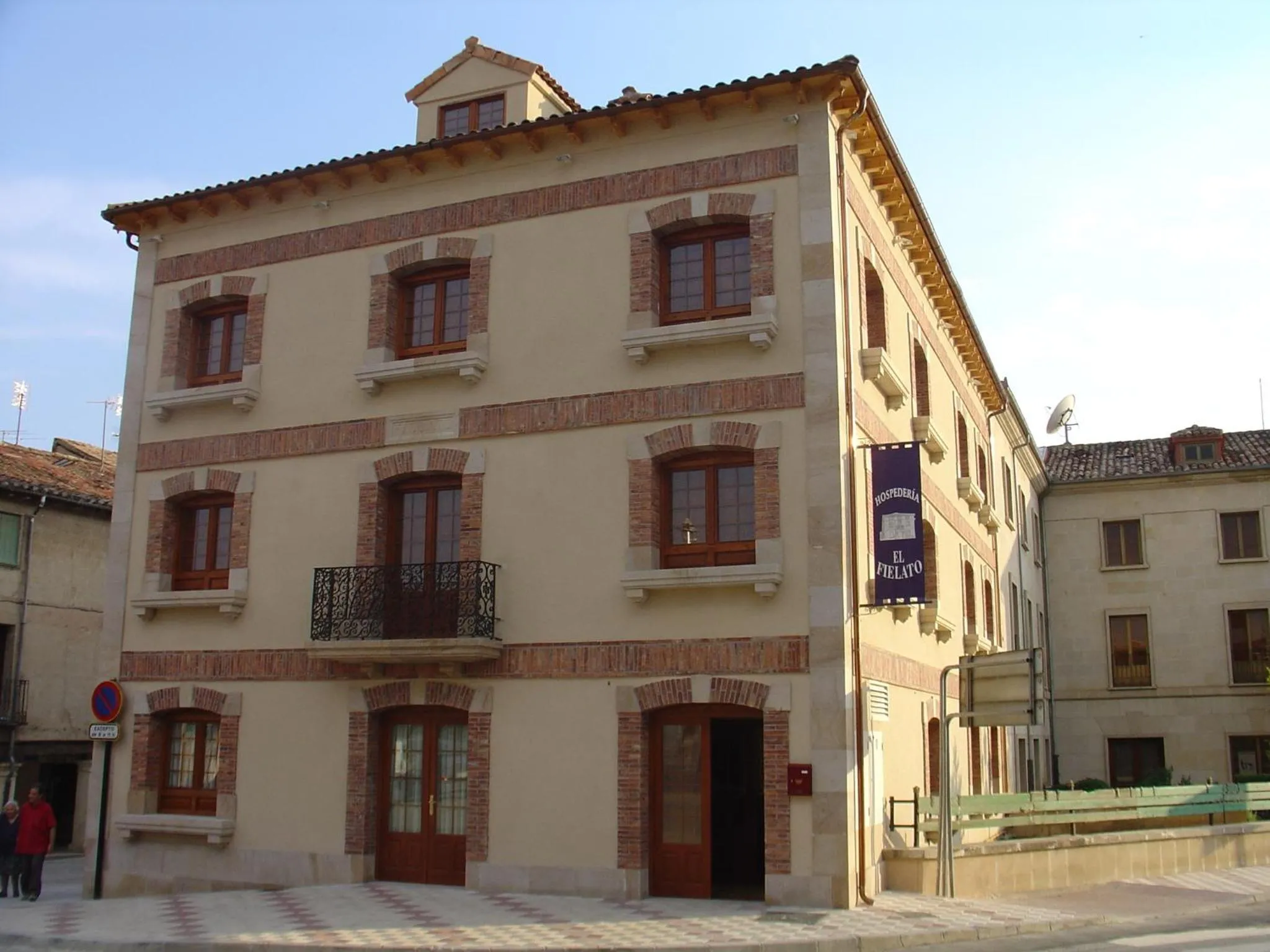 Property building in Hospederia el Fielato