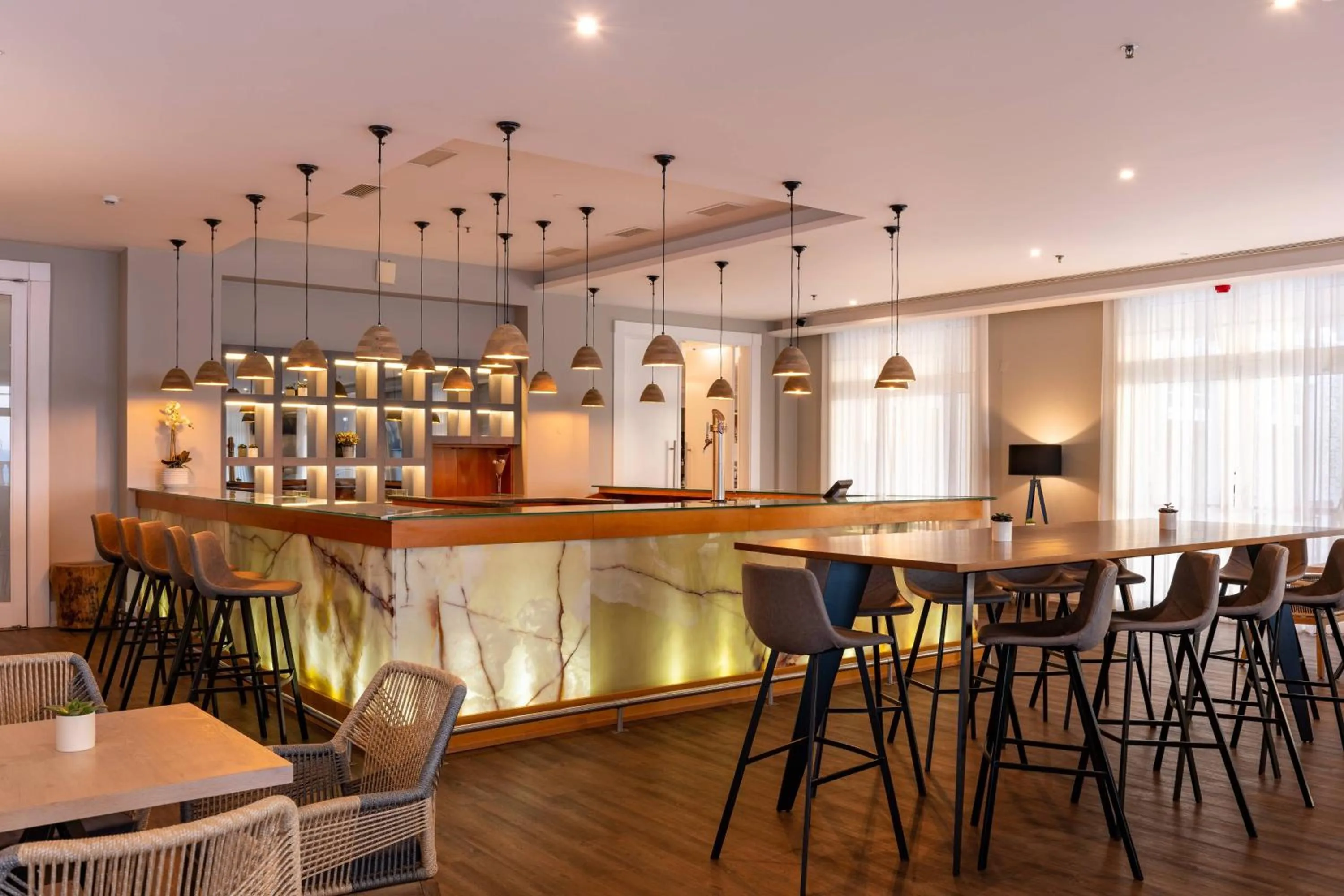 Lounge or bar in Praia D'El Rey Marriott Golf & Beach Resort