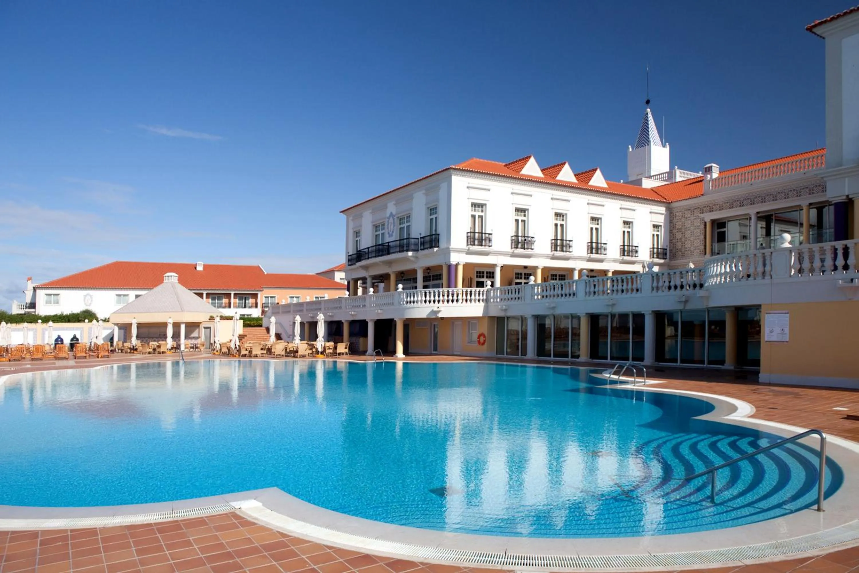 Swimming pool in Praia D'El Rey Marriott Golf & Beach Resort