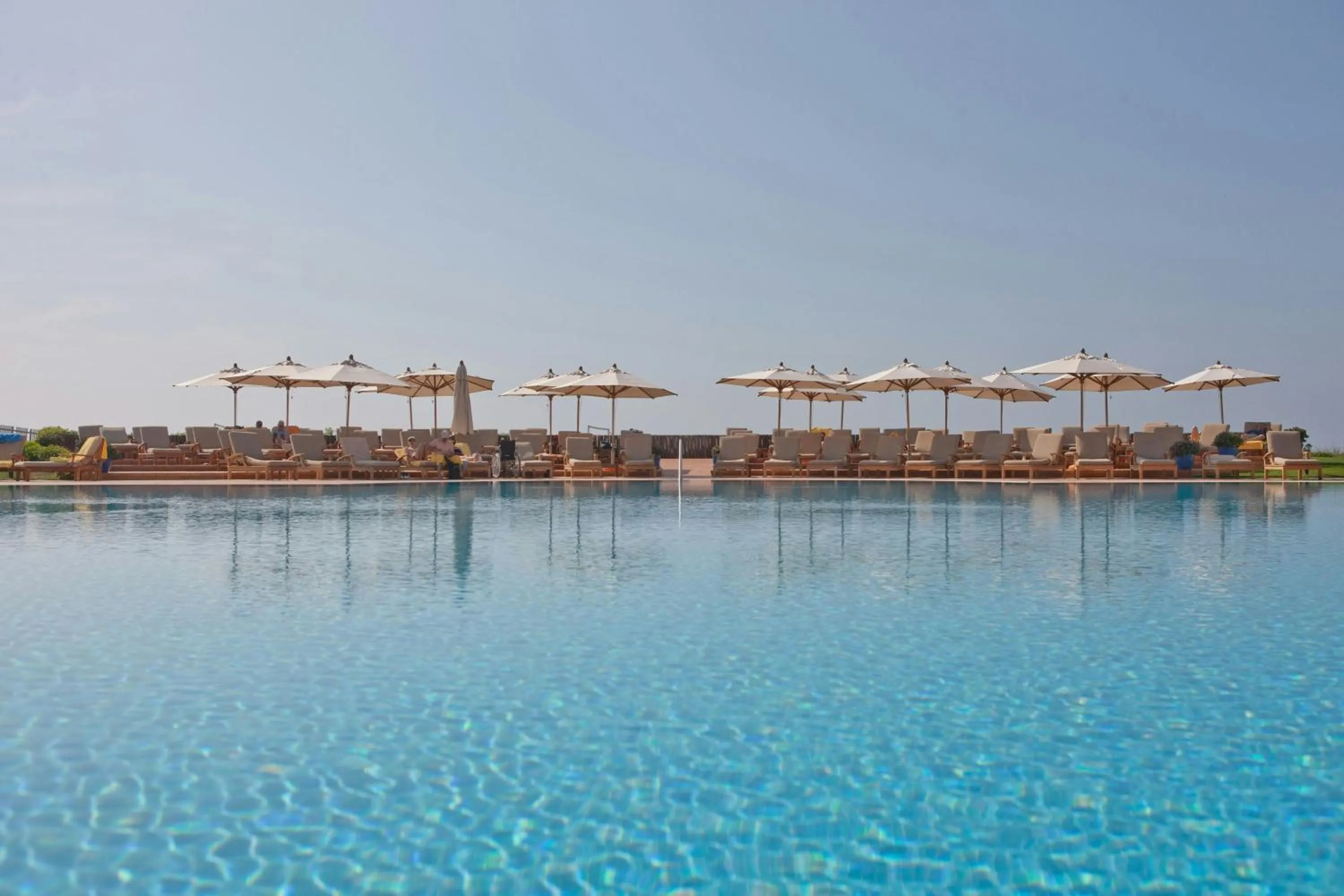 Swimming pool in Praia D'El Rey Marriott Golf & Beach Resort