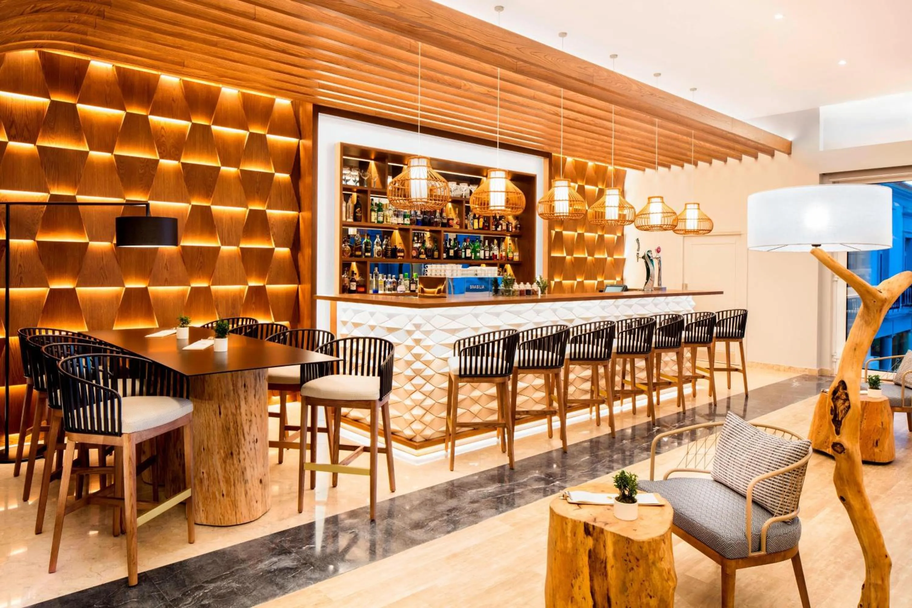 Lounge or bar in Praia D'El Rey Marriott Golf & Beach Resort