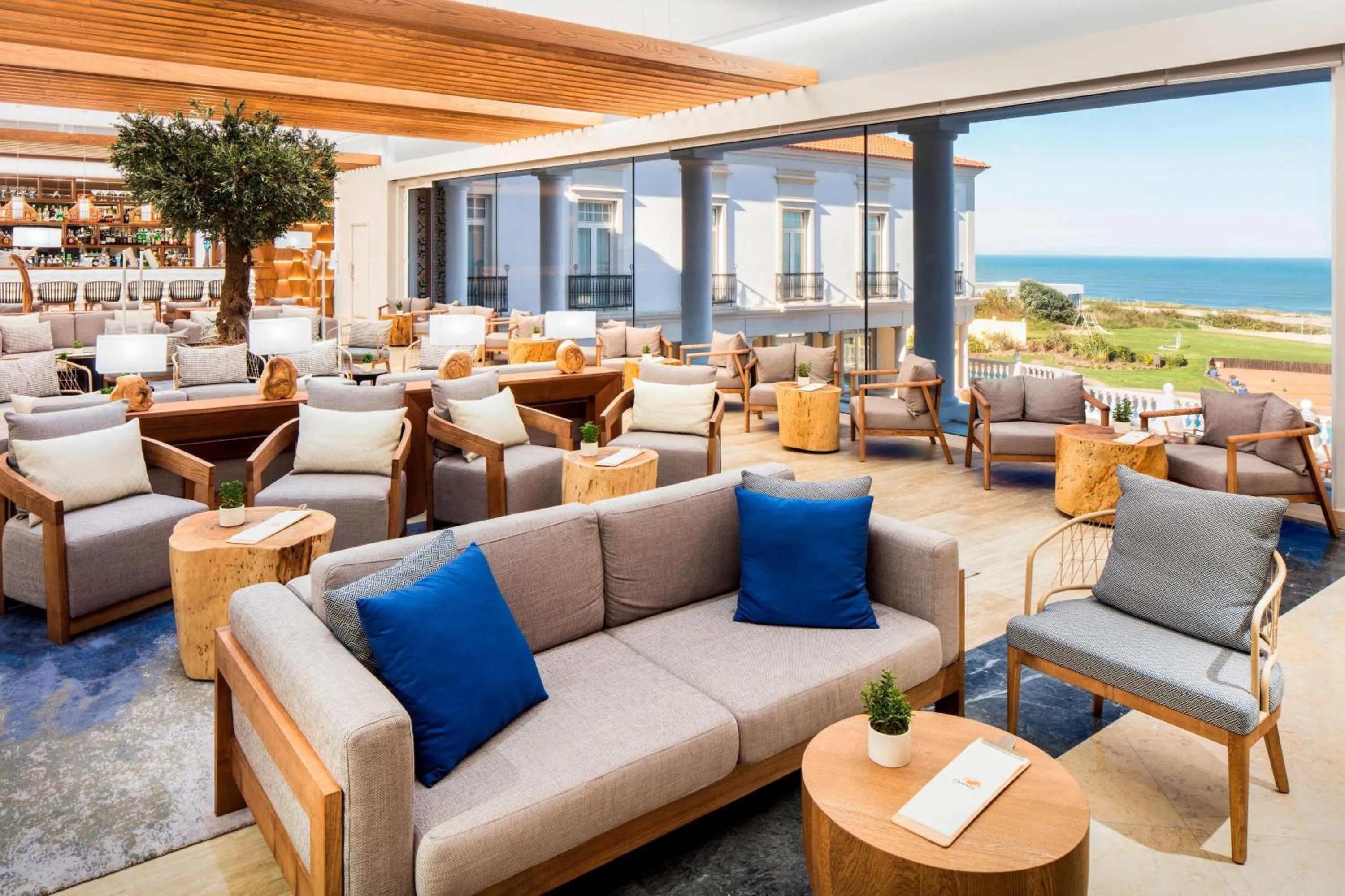 Lobby or reception in Praia D'El Rey Marriott Golf & Beach Resort