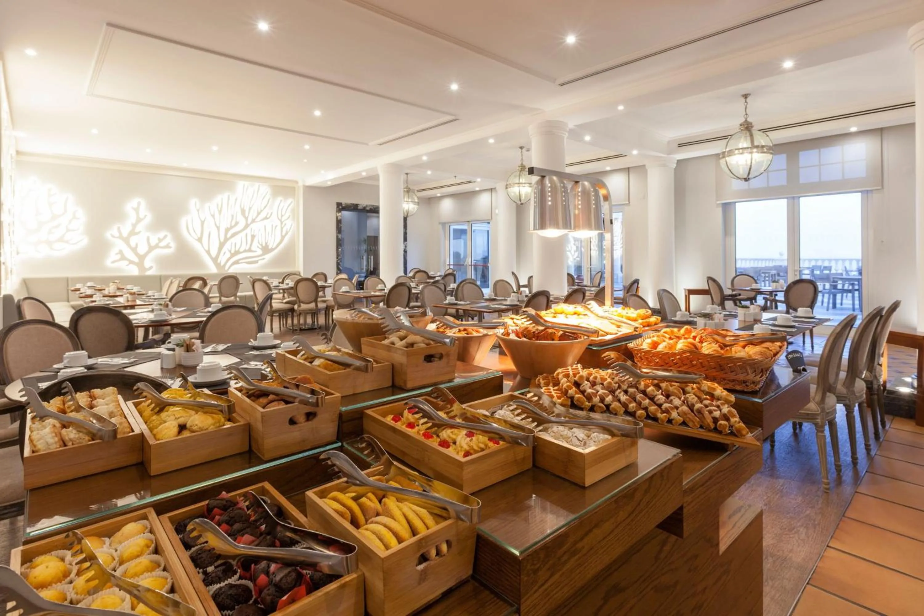 Buffet breakfast in Praia D'El Rey Marriott Golf & Beach Resort