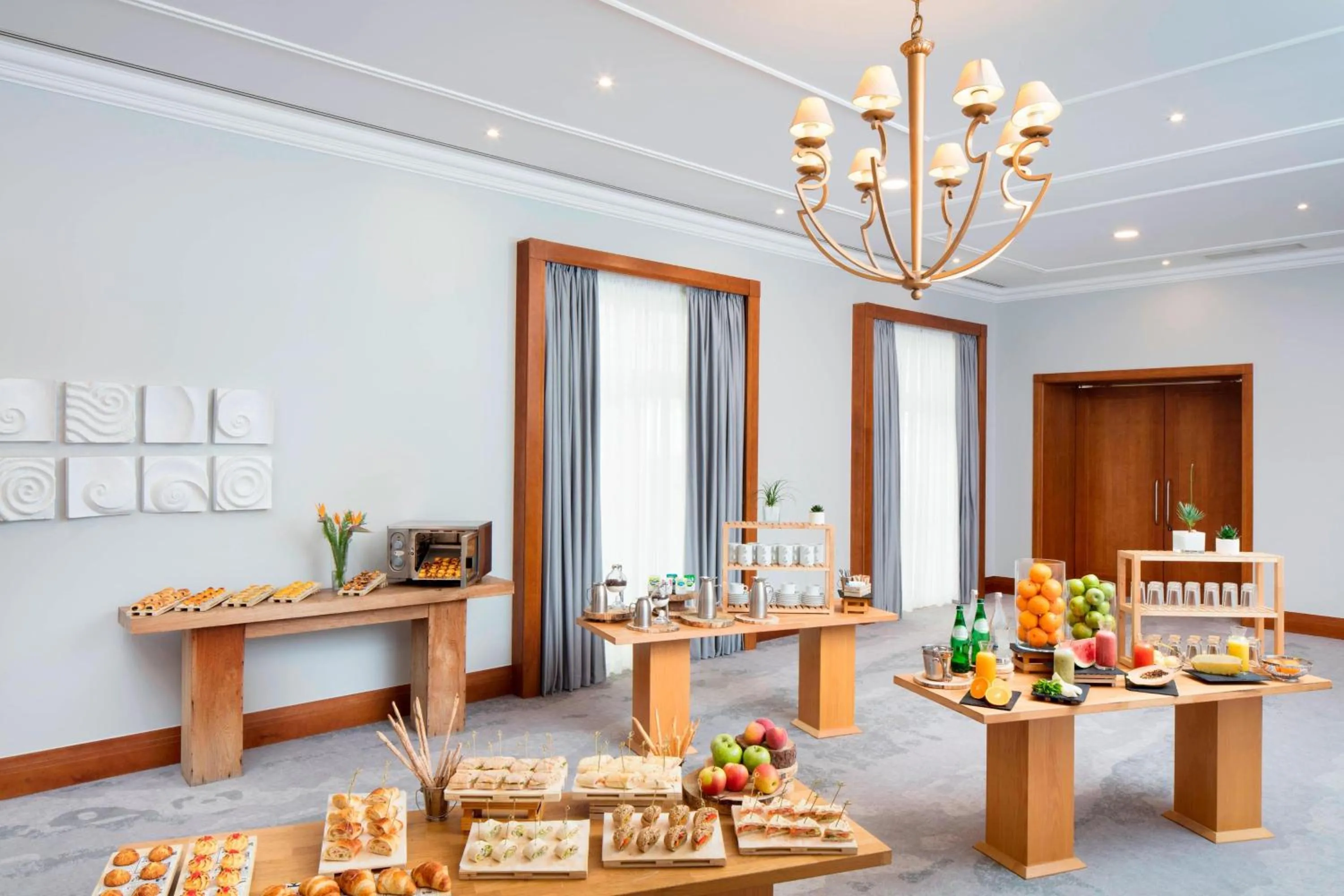 Meeting/conference room in Praia D'El Rey Marriott Golf & Beach Resort