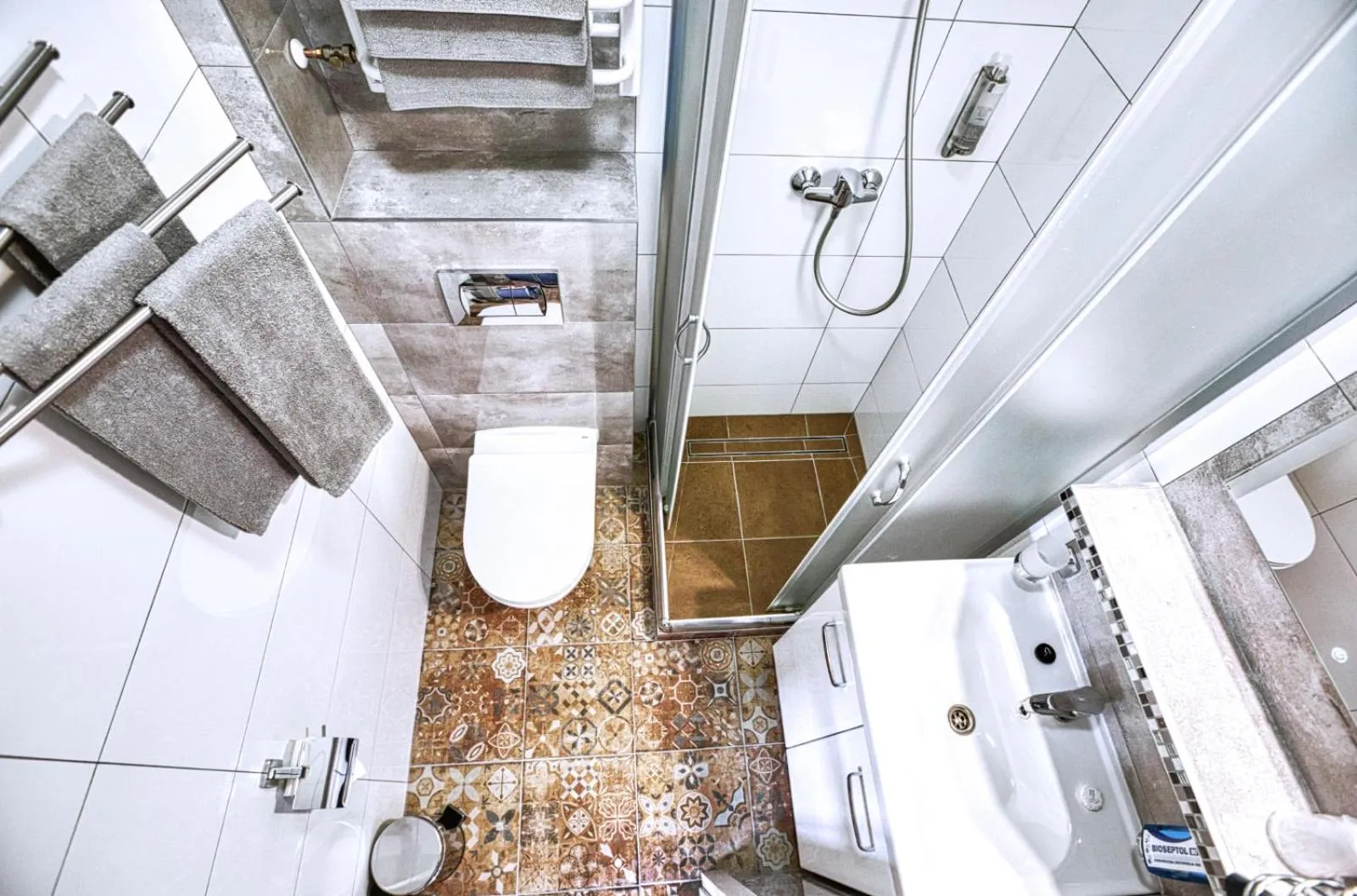 Shower in Willa Luna