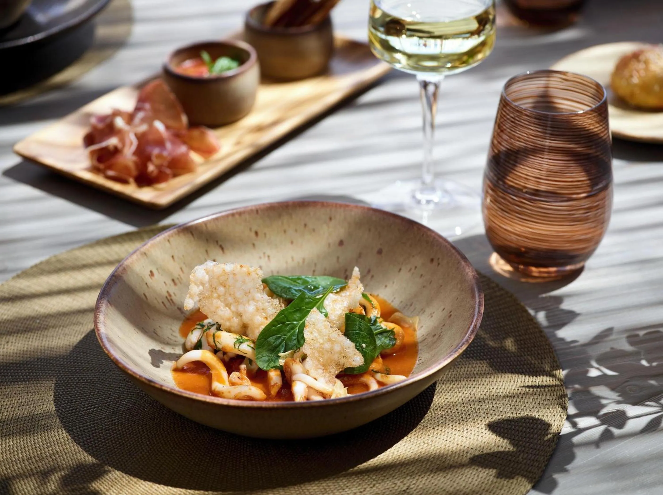 Restaurant/places to eat in Ikos Aria