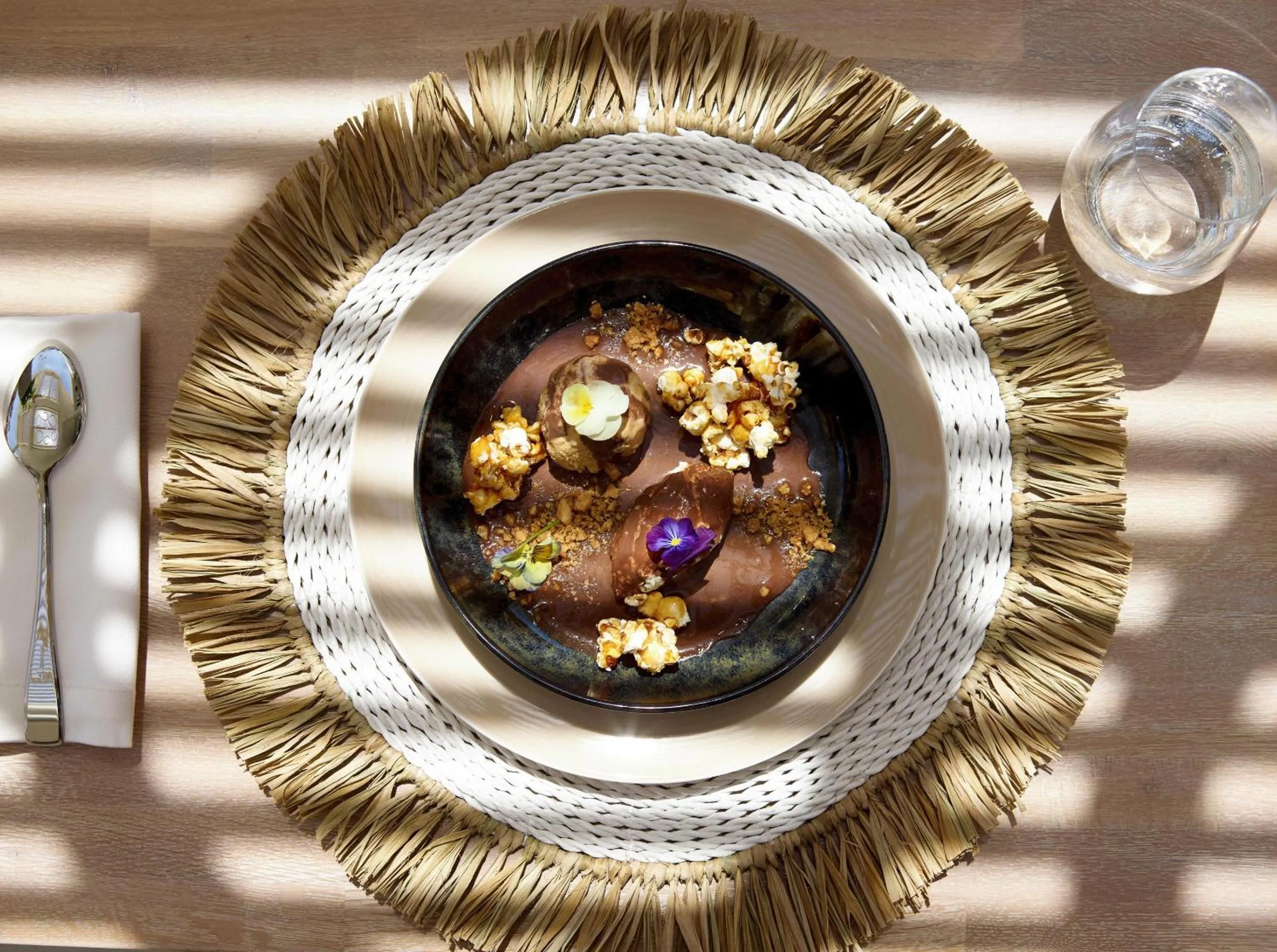 Restaurant/places to eat in Ikos Aria