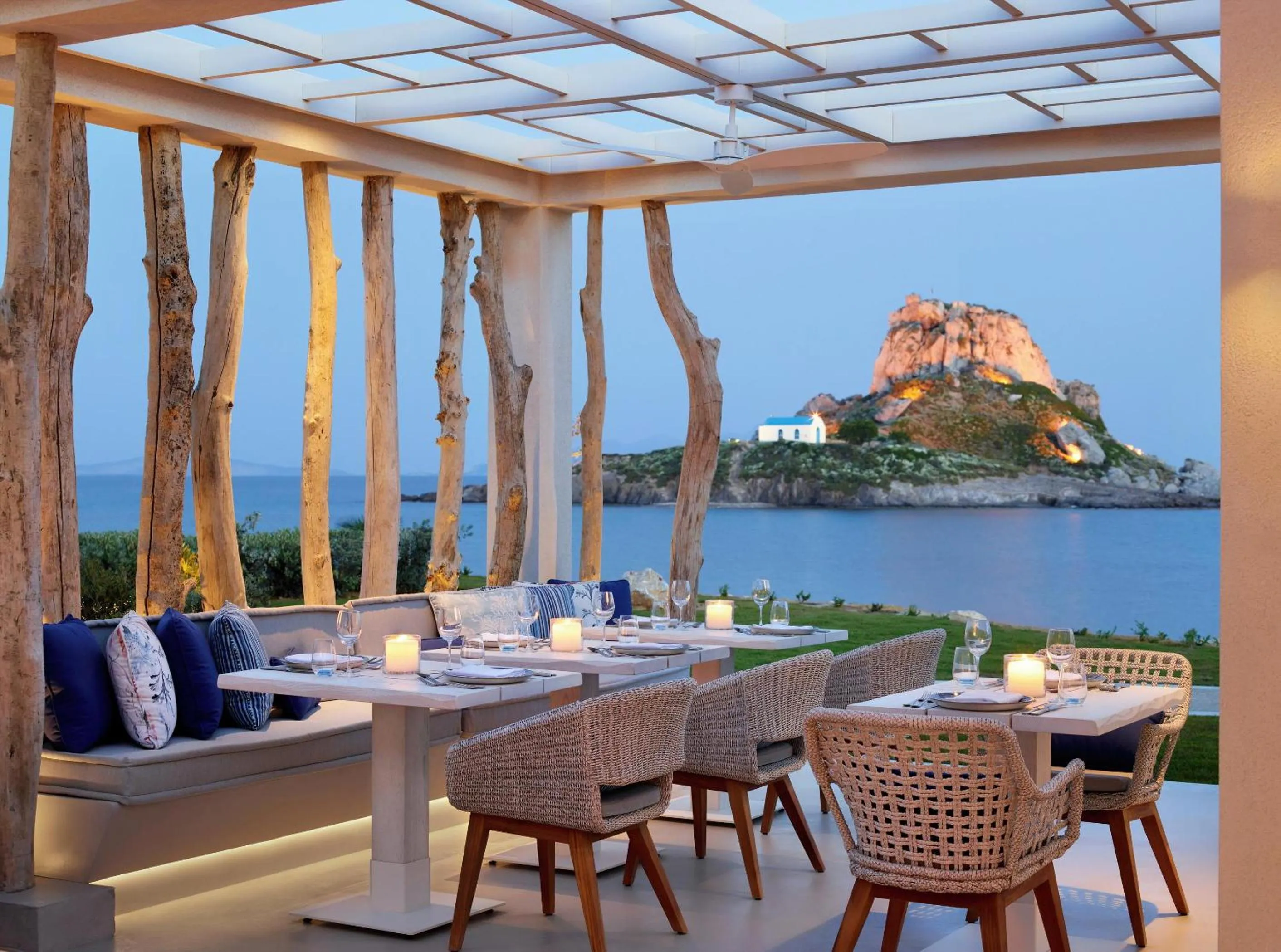 Restaurant/places to eat in Ikos Aria