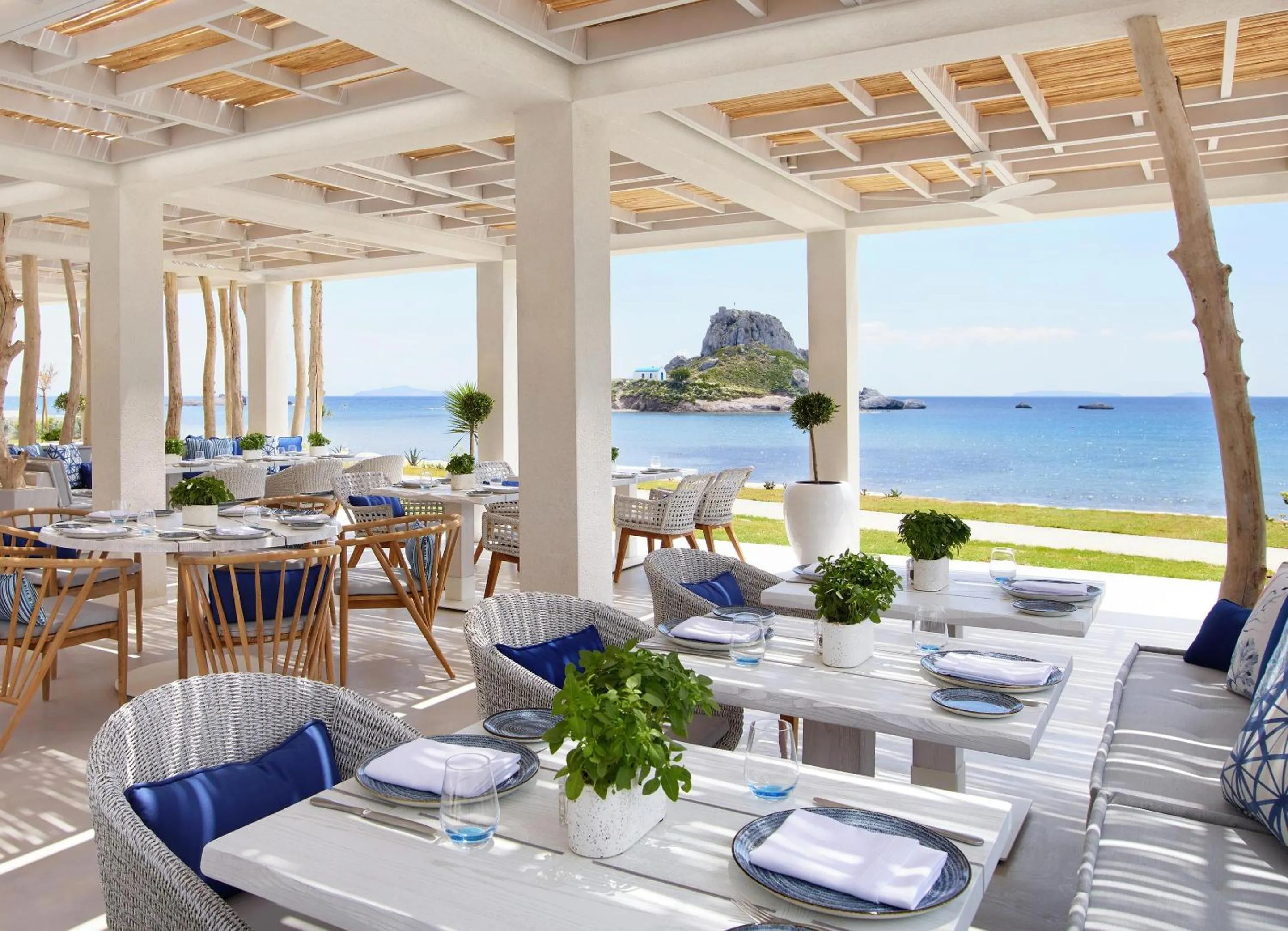 Restaurant/places to eat in Ikos Aria