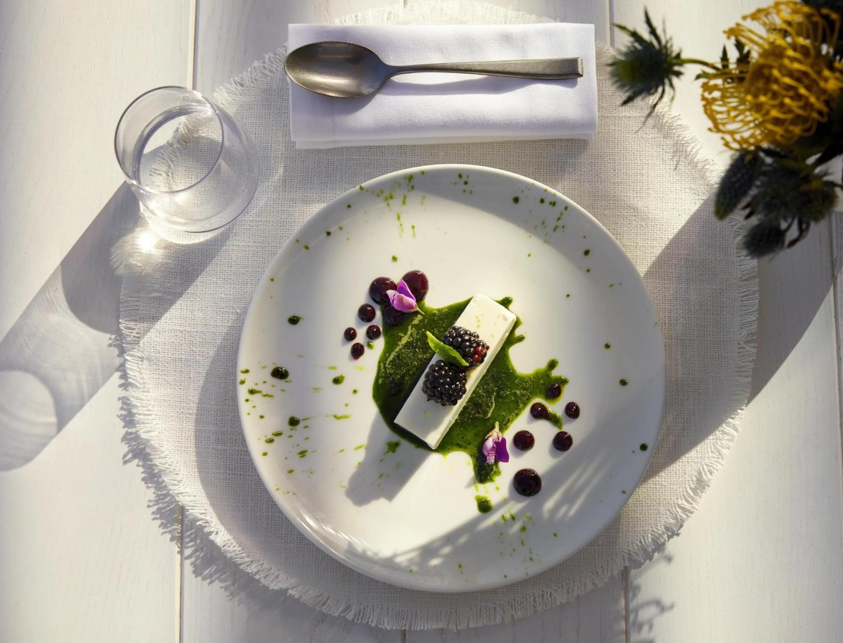 Restaurant/places to eat in Ikos Aria