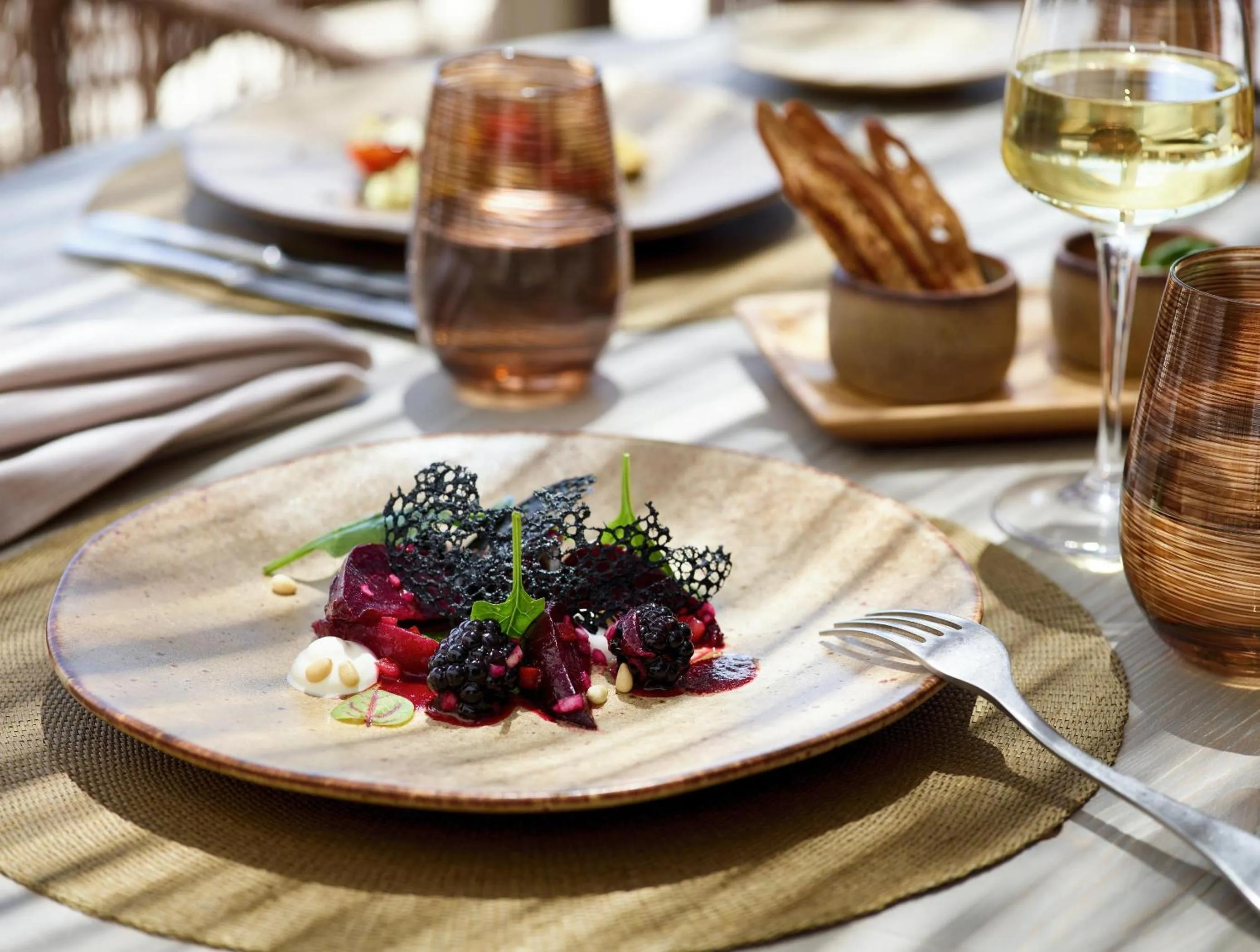 Restaurant/places to eat in Ikos Aria