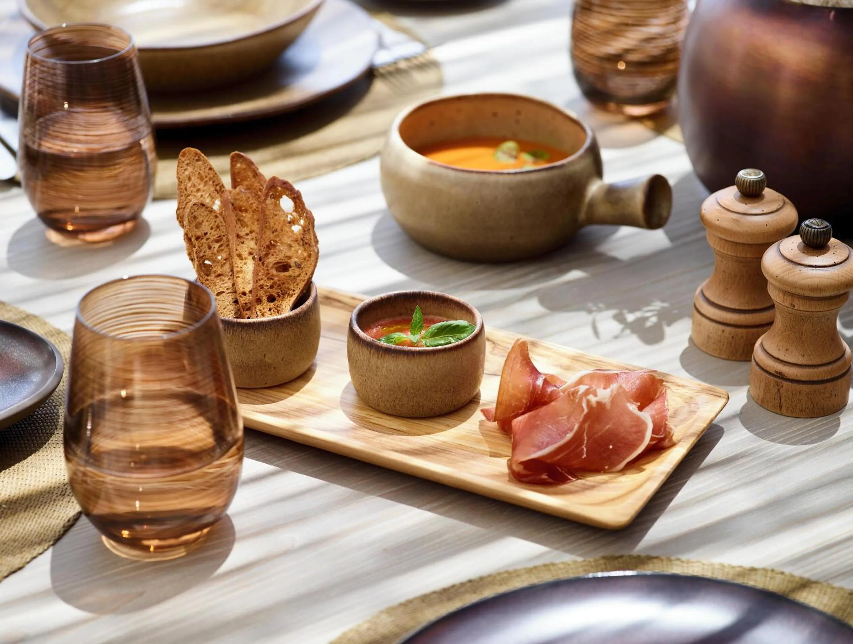 Restaurant/places to eat in Ikos Aria