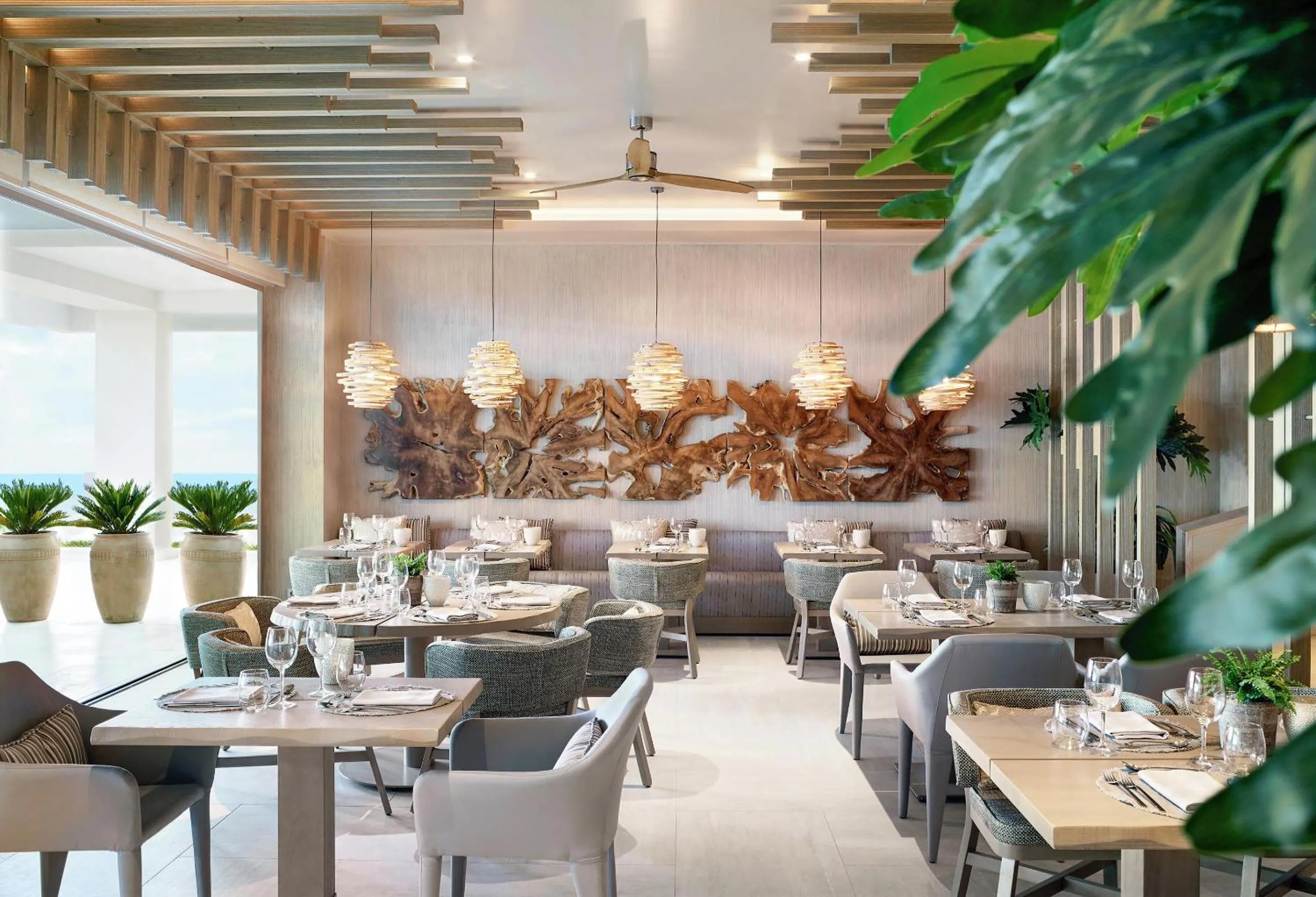 Restaurant/places to eat in Ikos Aria