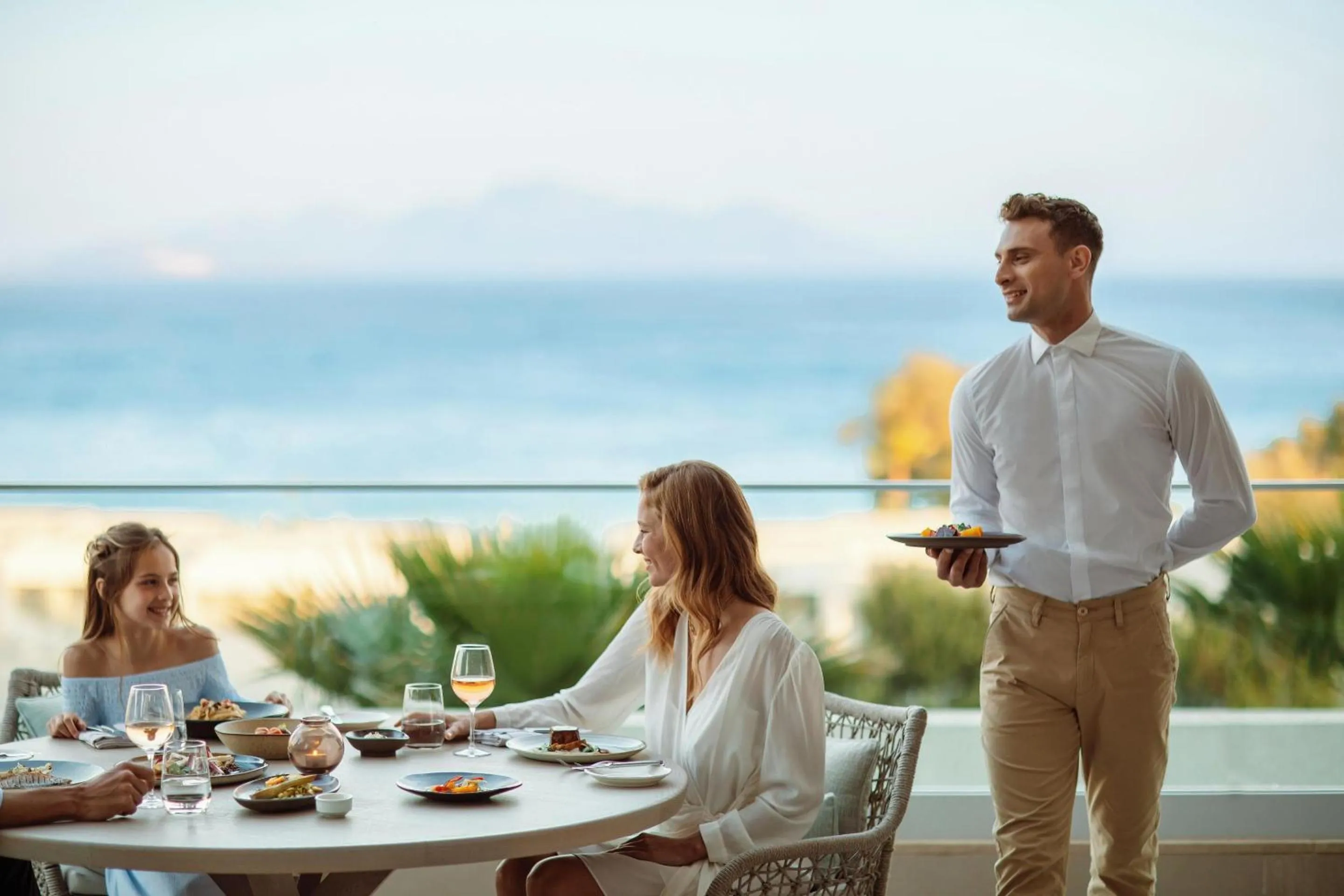 Restaurant/places to eat in Ikos Aria