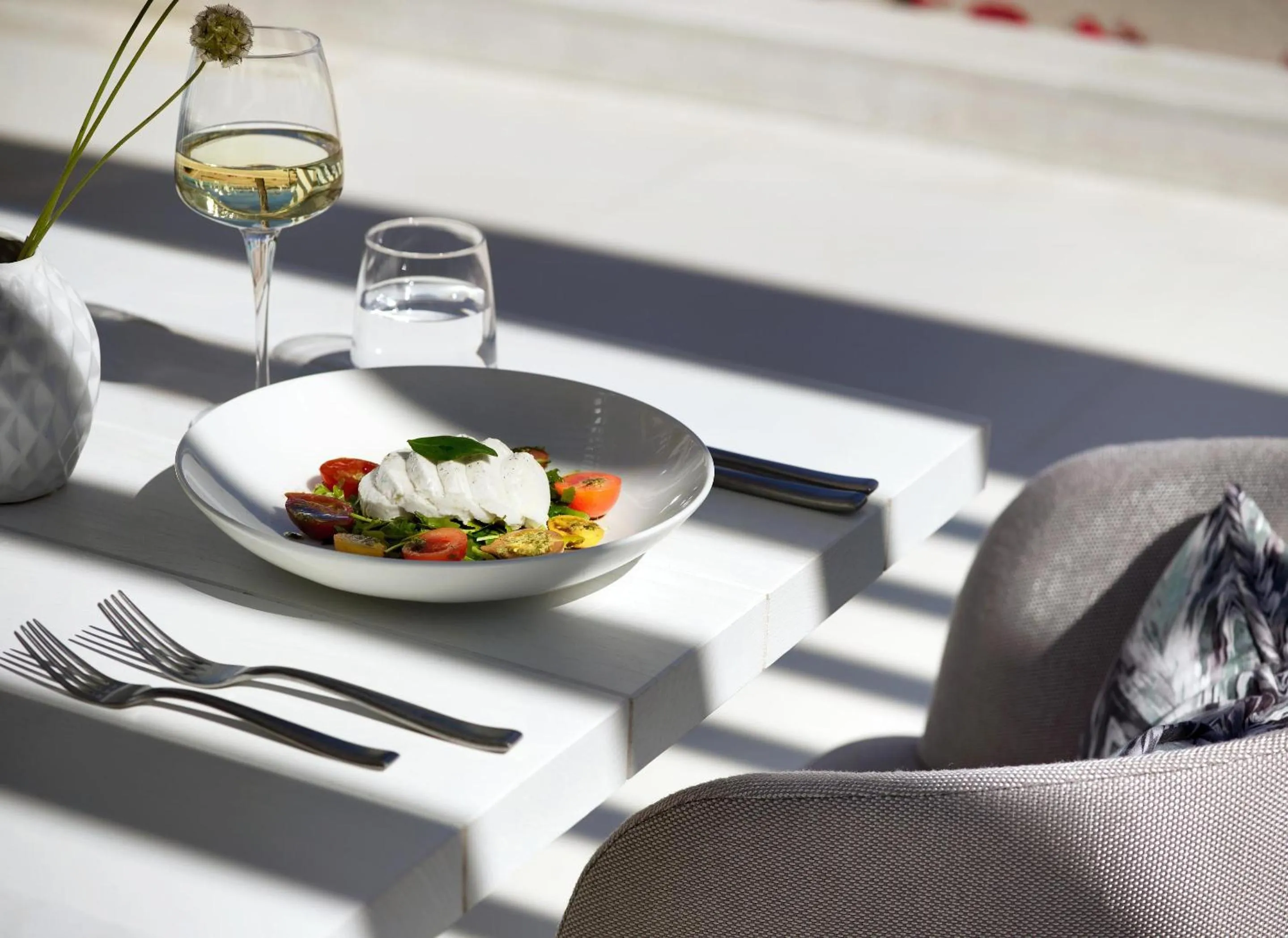 Restaurant/places to eat in Ikos Aria