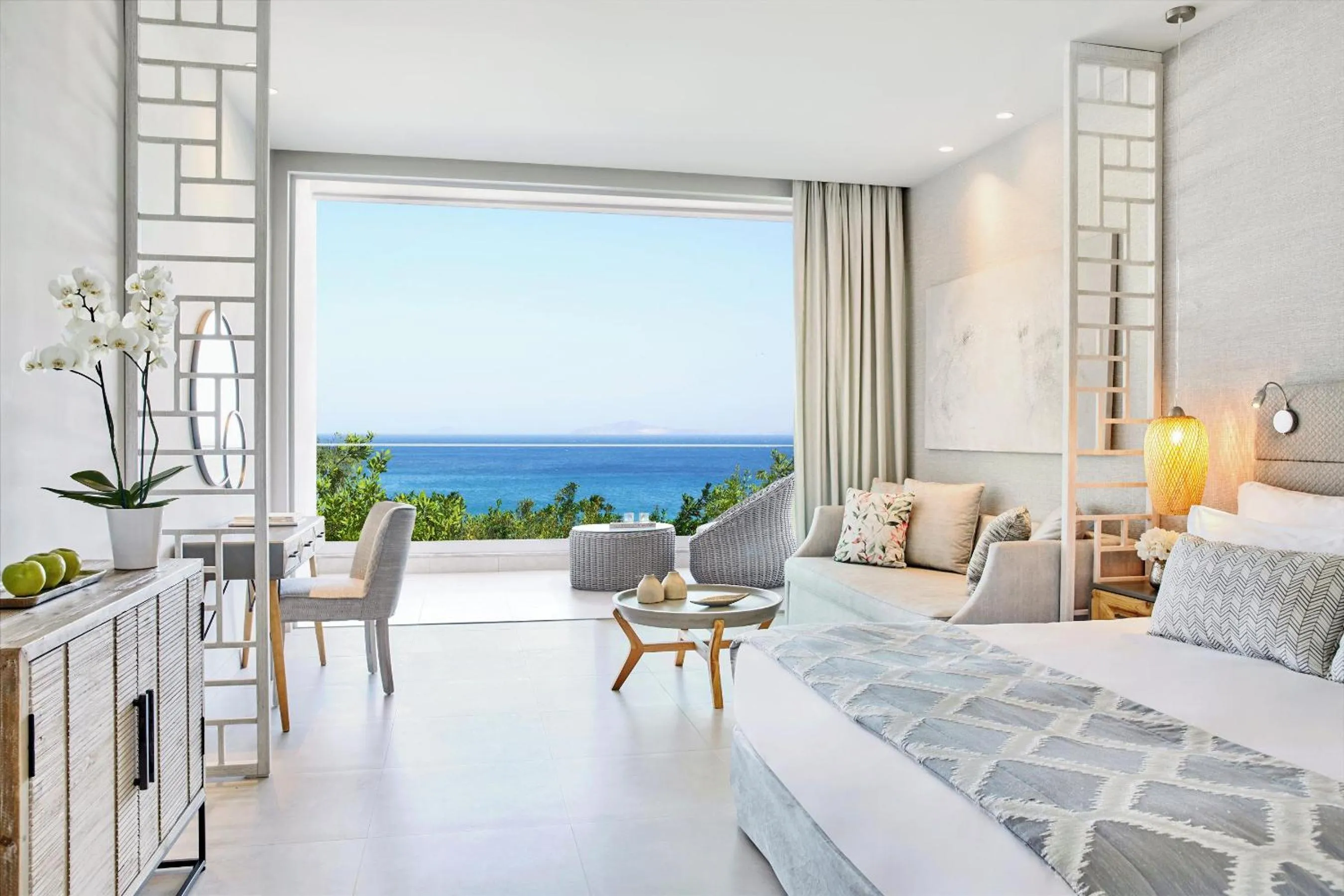 Photo of the whole room in Ikos Aria