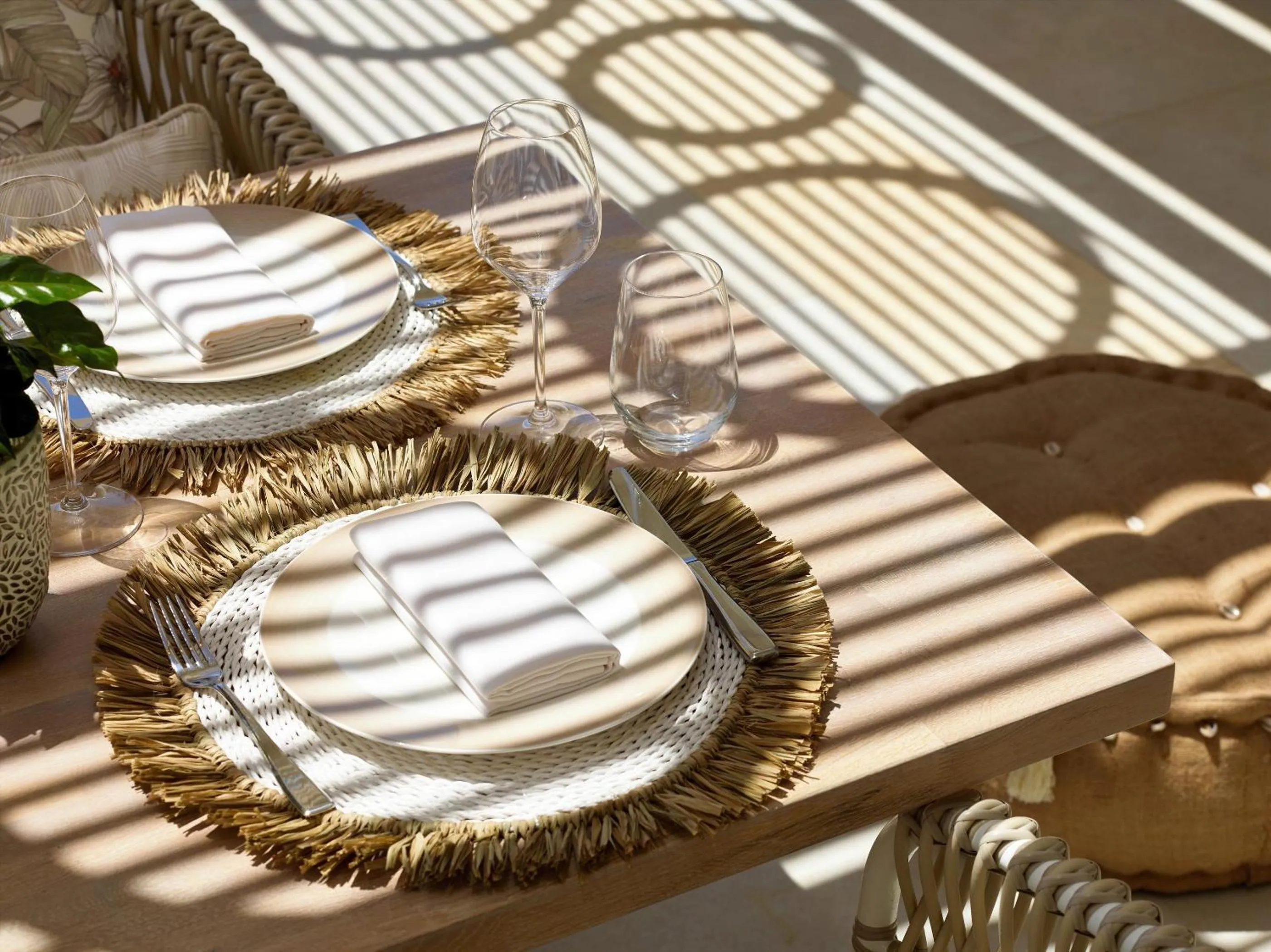 Restaurant/places to eat in Ikos Aria