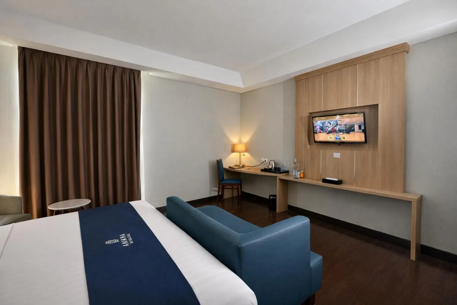 Bed in Anara Sky Kualanamu Hotel