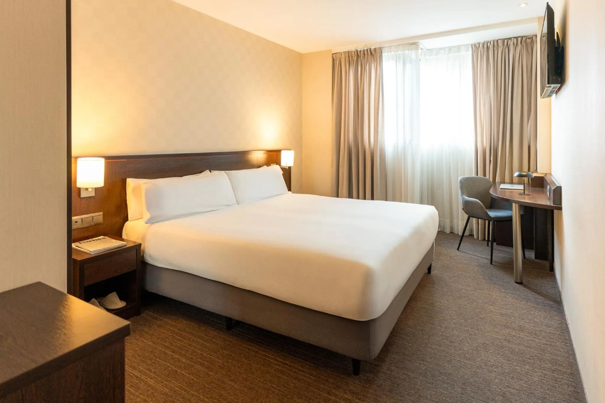 Bed in Hotel Lugano Barcelona