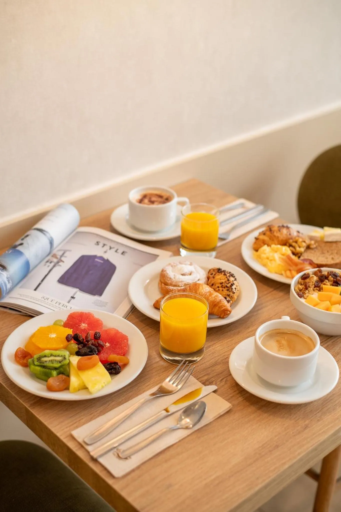 Buffet breakfast in Hotel Lugano Barcelona