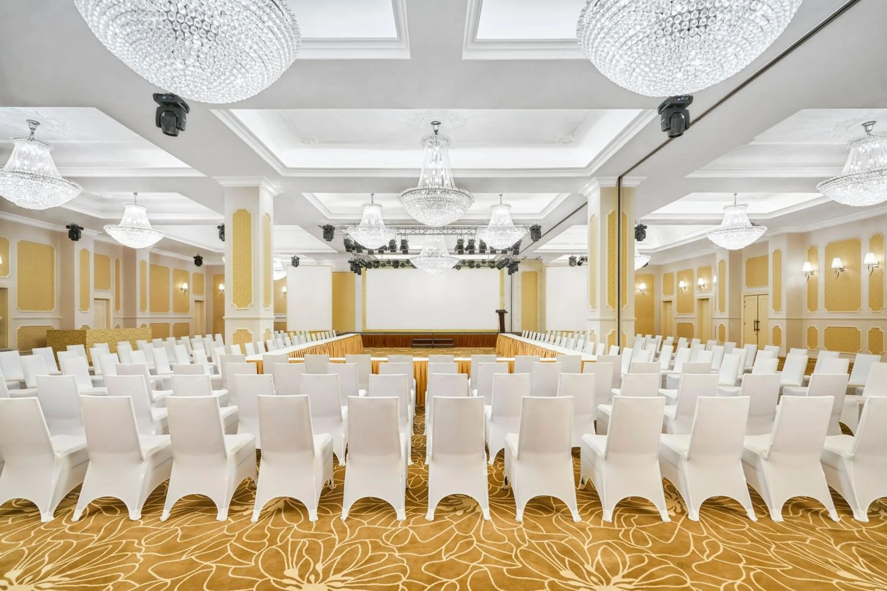 Meeting/conference room in Four Points by Sheraton Lang Son