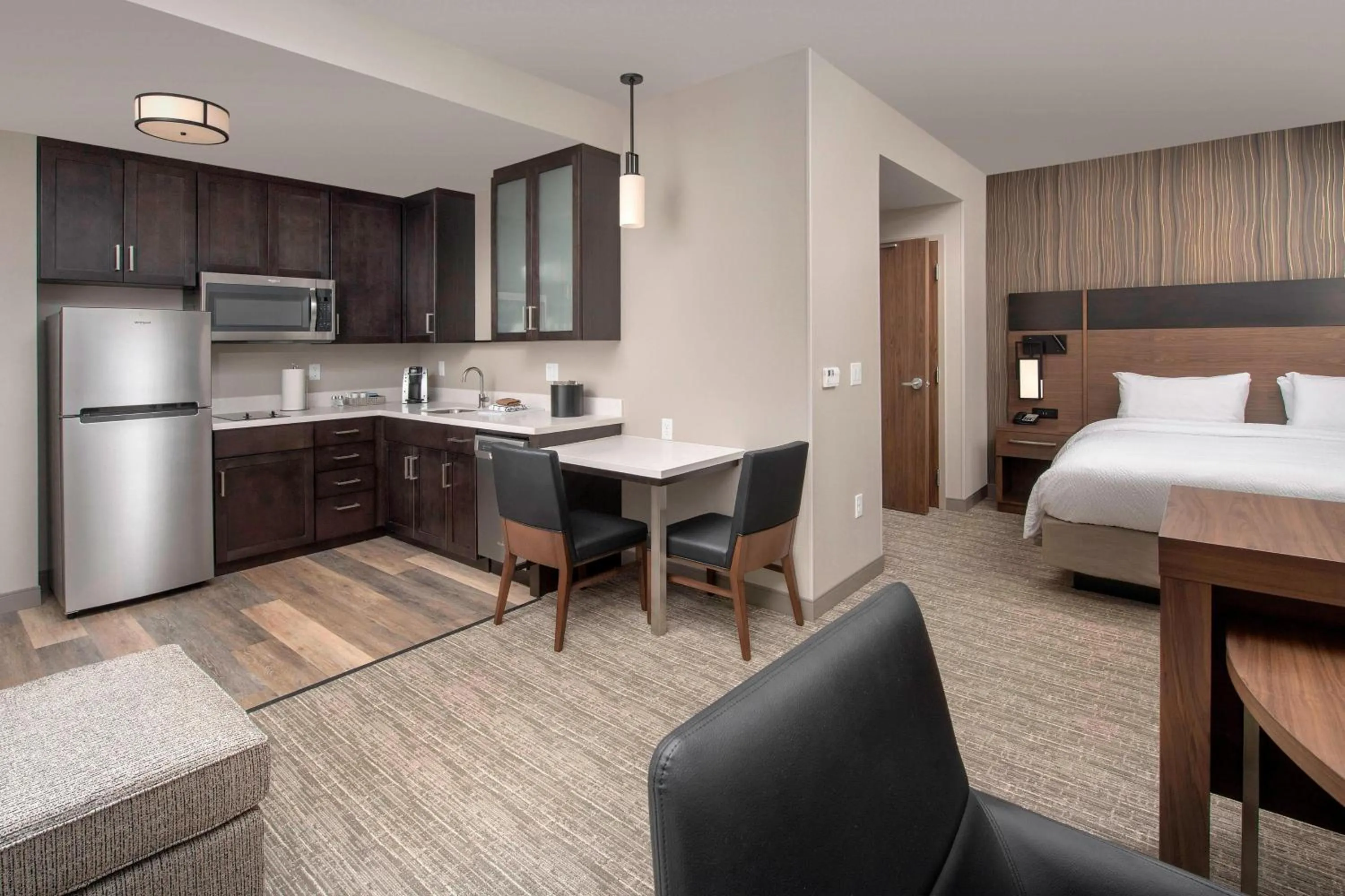 Kitchen or kitchenette, Bed in Residence Inn By Marriott Bend