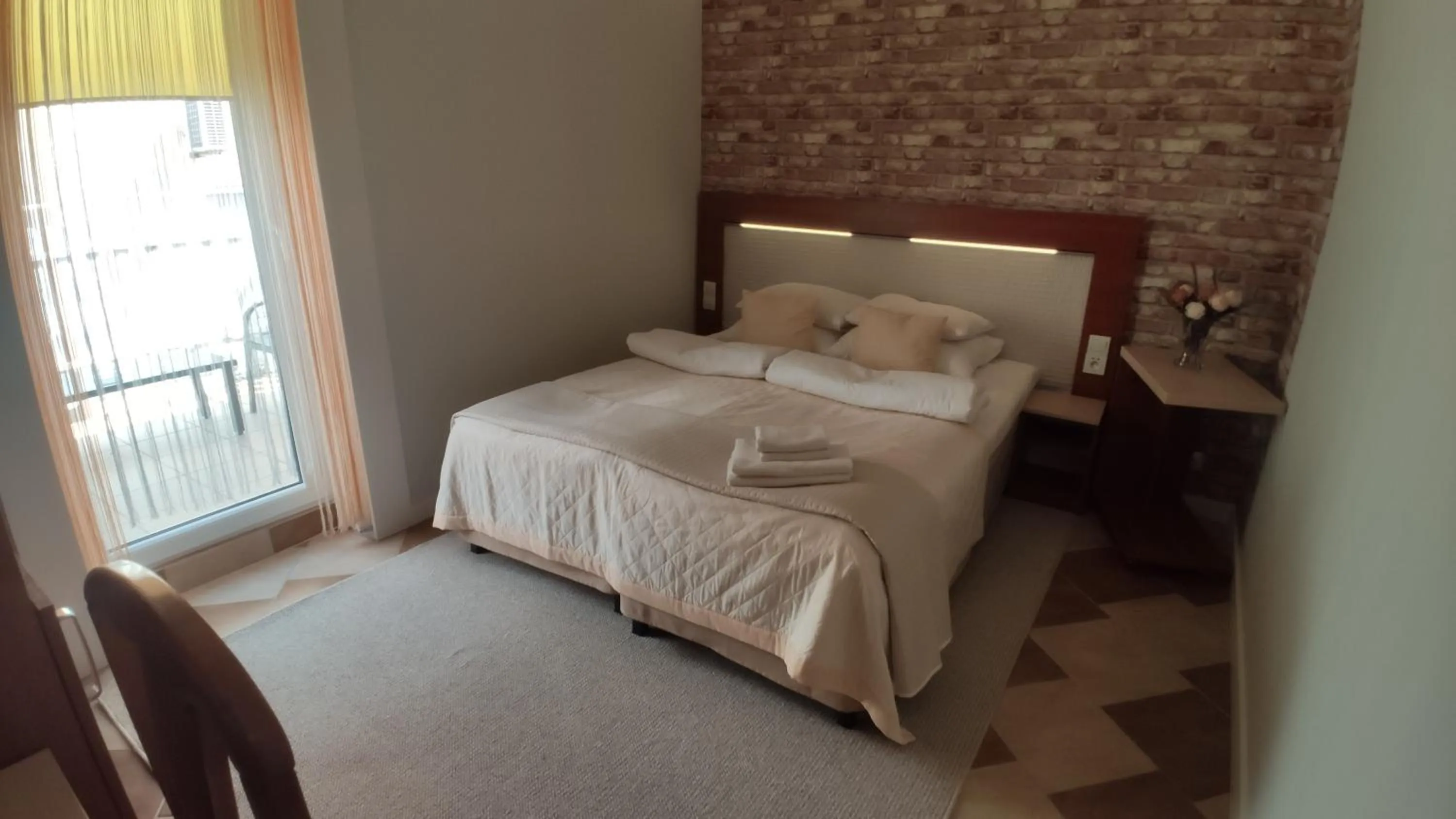 Bedroom, Bed in OW Sargus