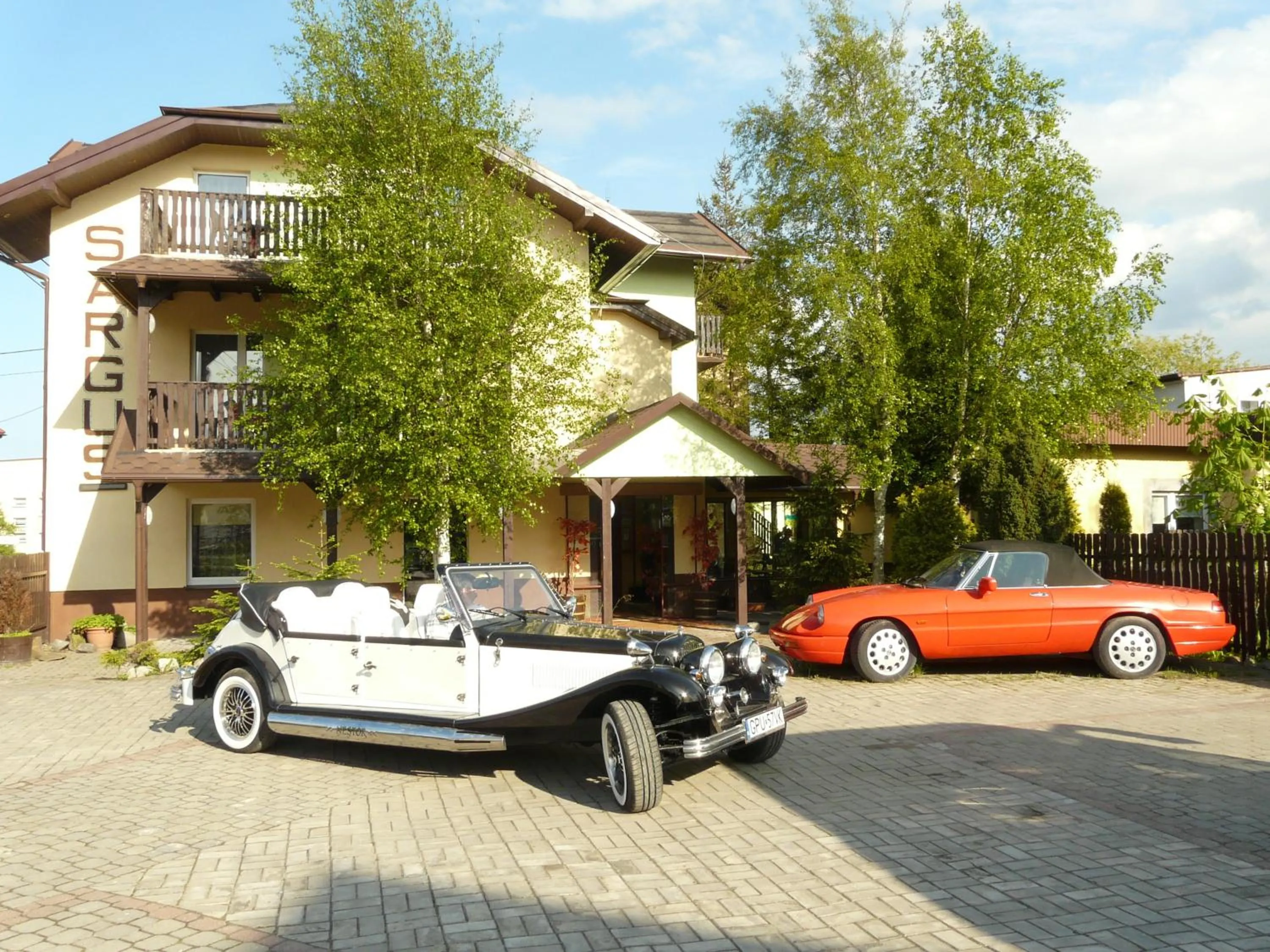 Facade/entrance in OW Sargus