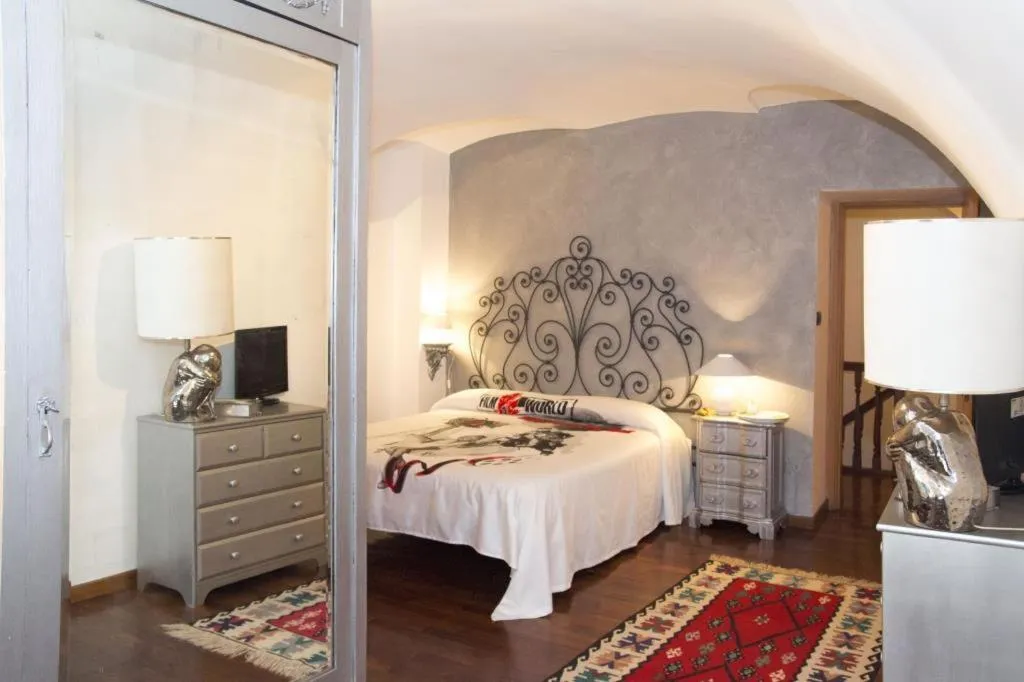 Bedroom, Bed in Torino Chic