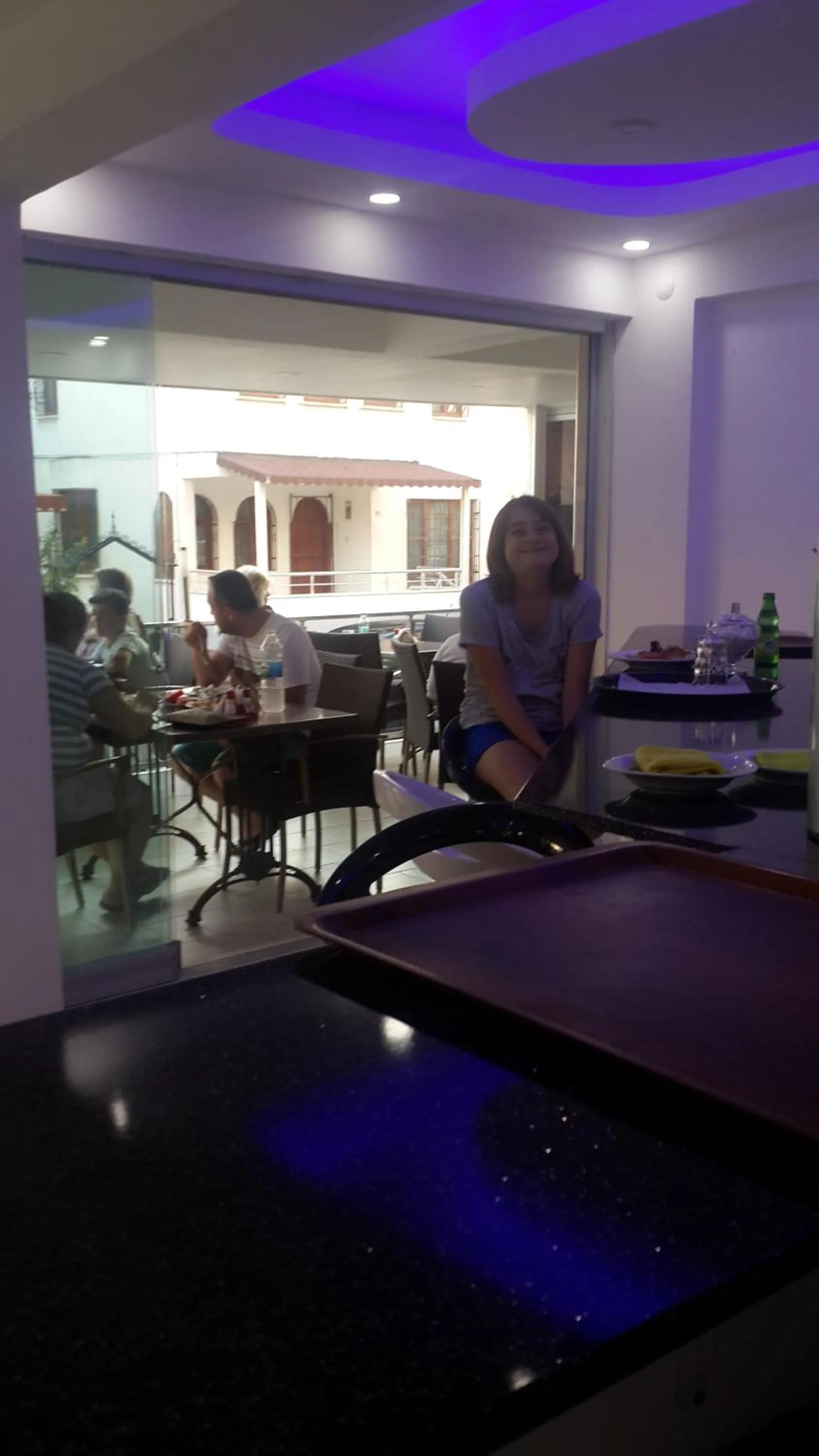 Restaurant/places to eat in Altunakar 1 Hotel