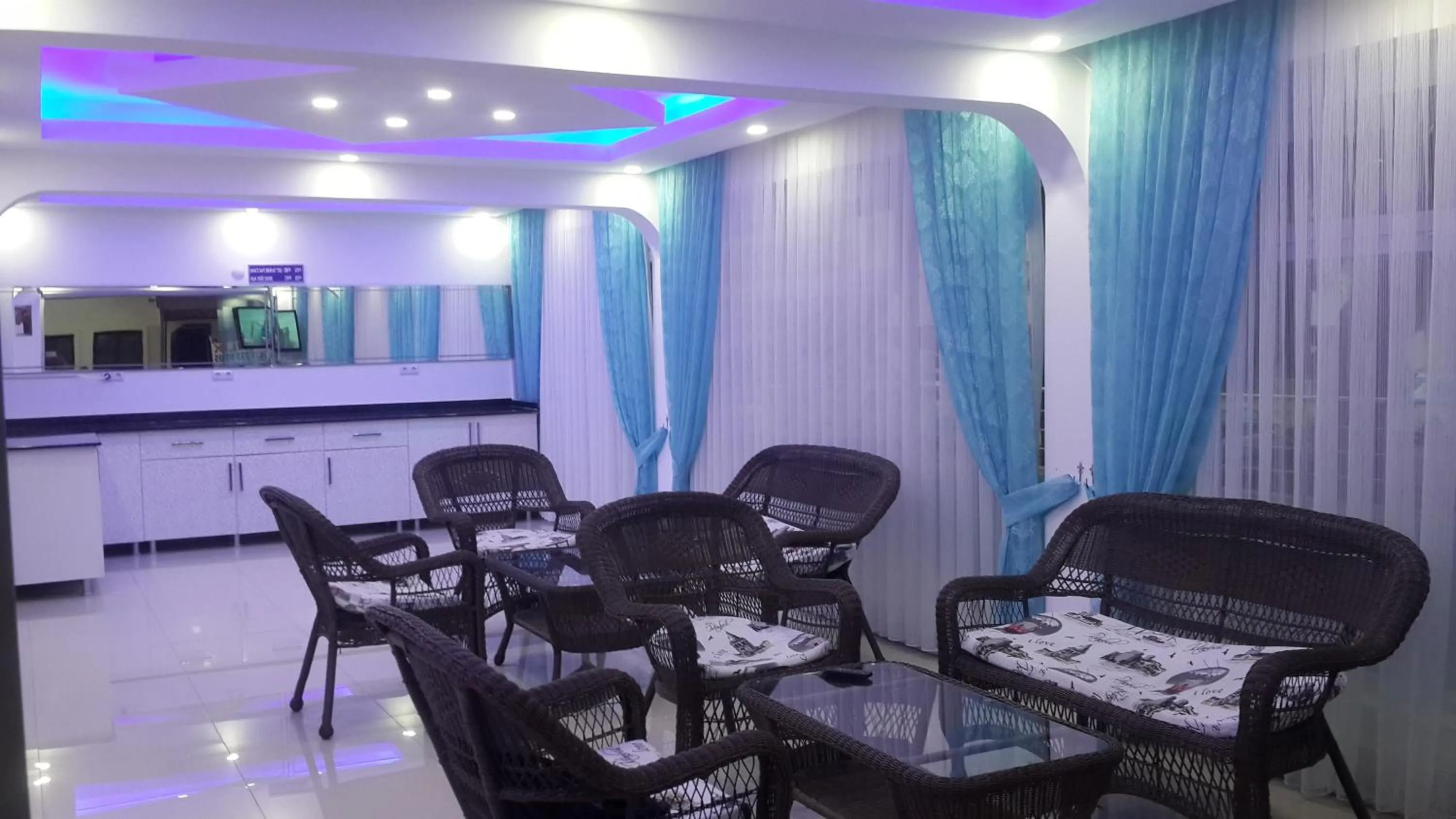 Restaurant/places to eat in Altunakar 1 Hotel