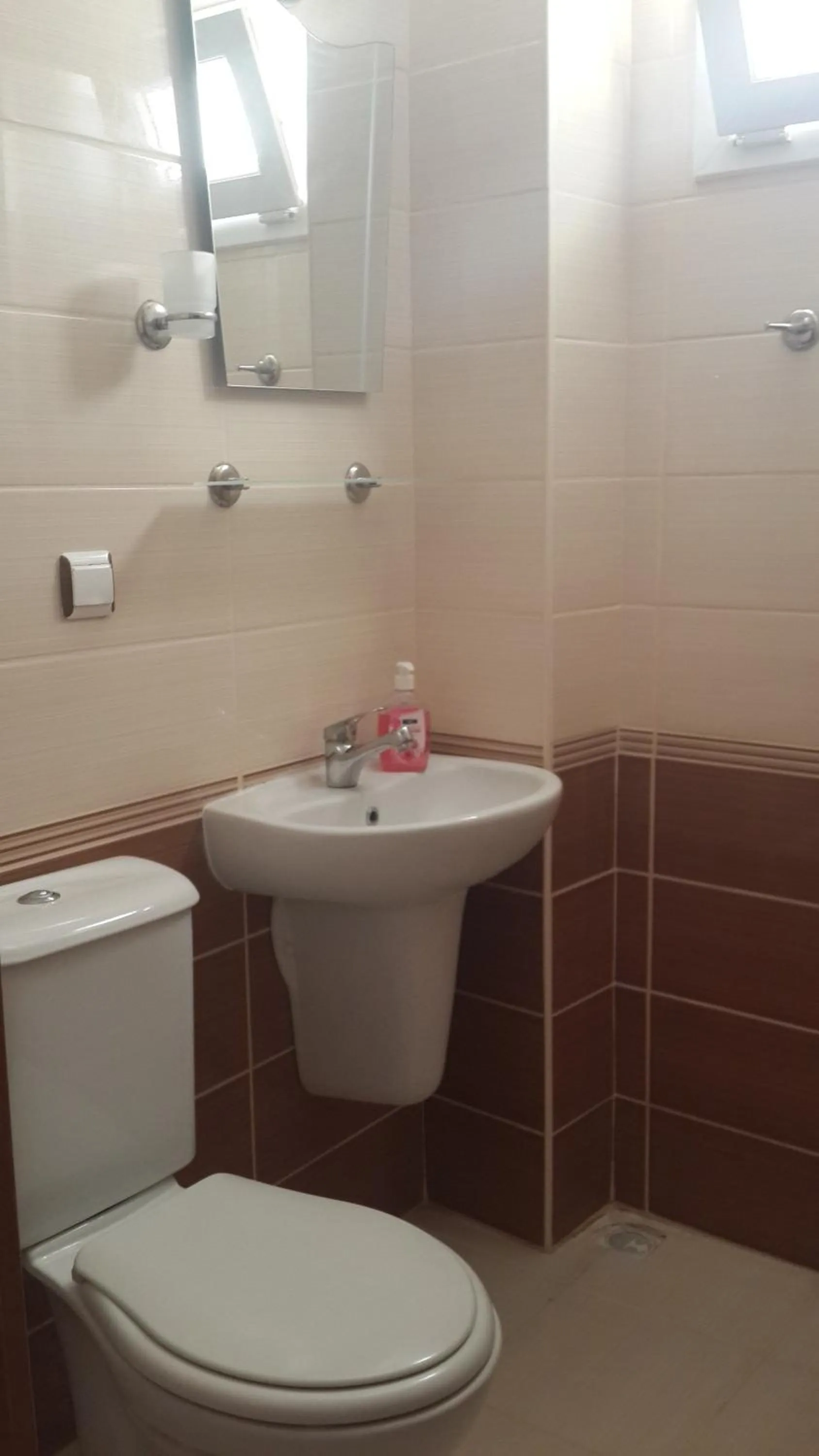 Shower in Altunakar 1 Hotel