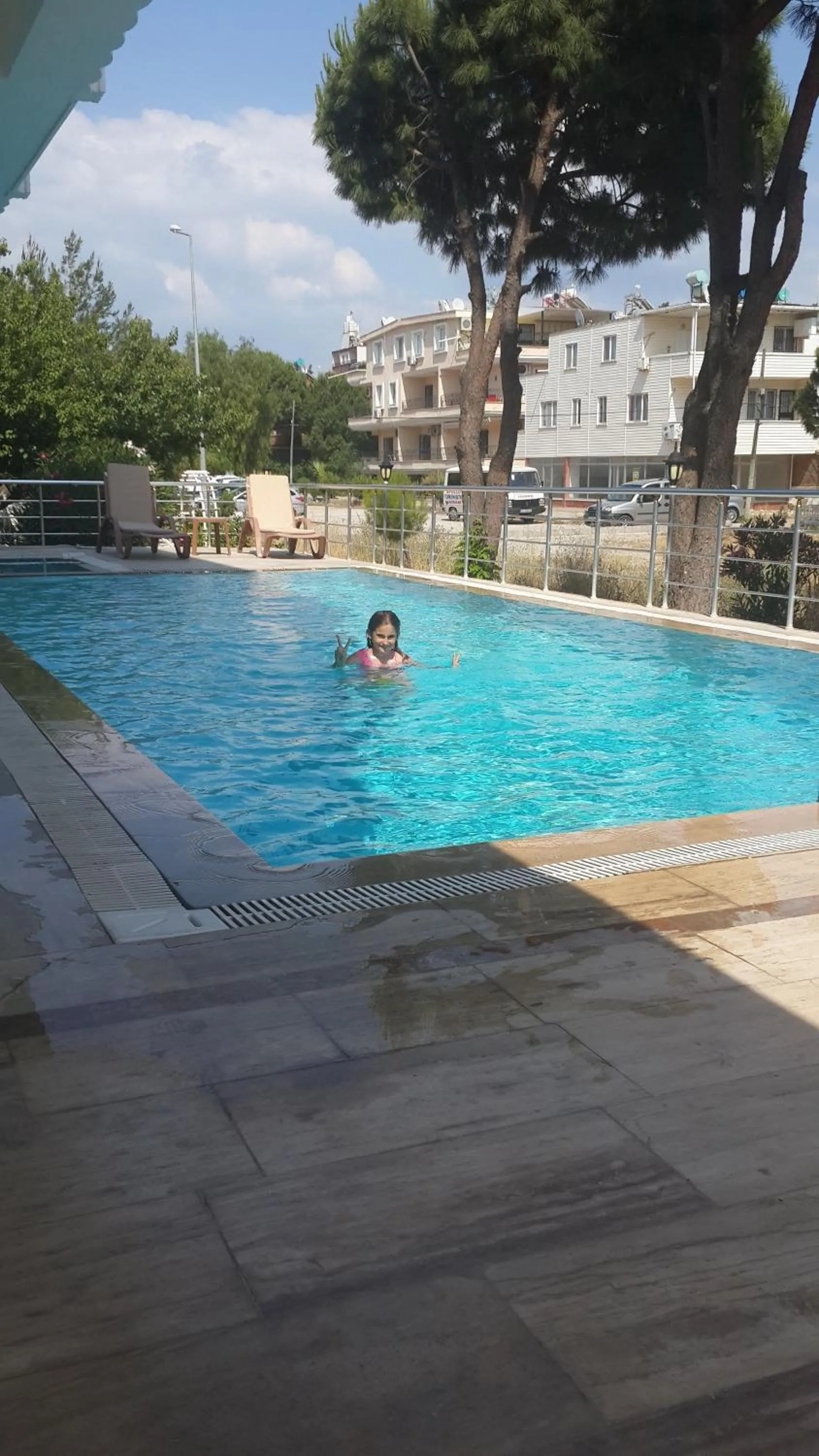 Swimming pool in Altunakar 1 Hotel