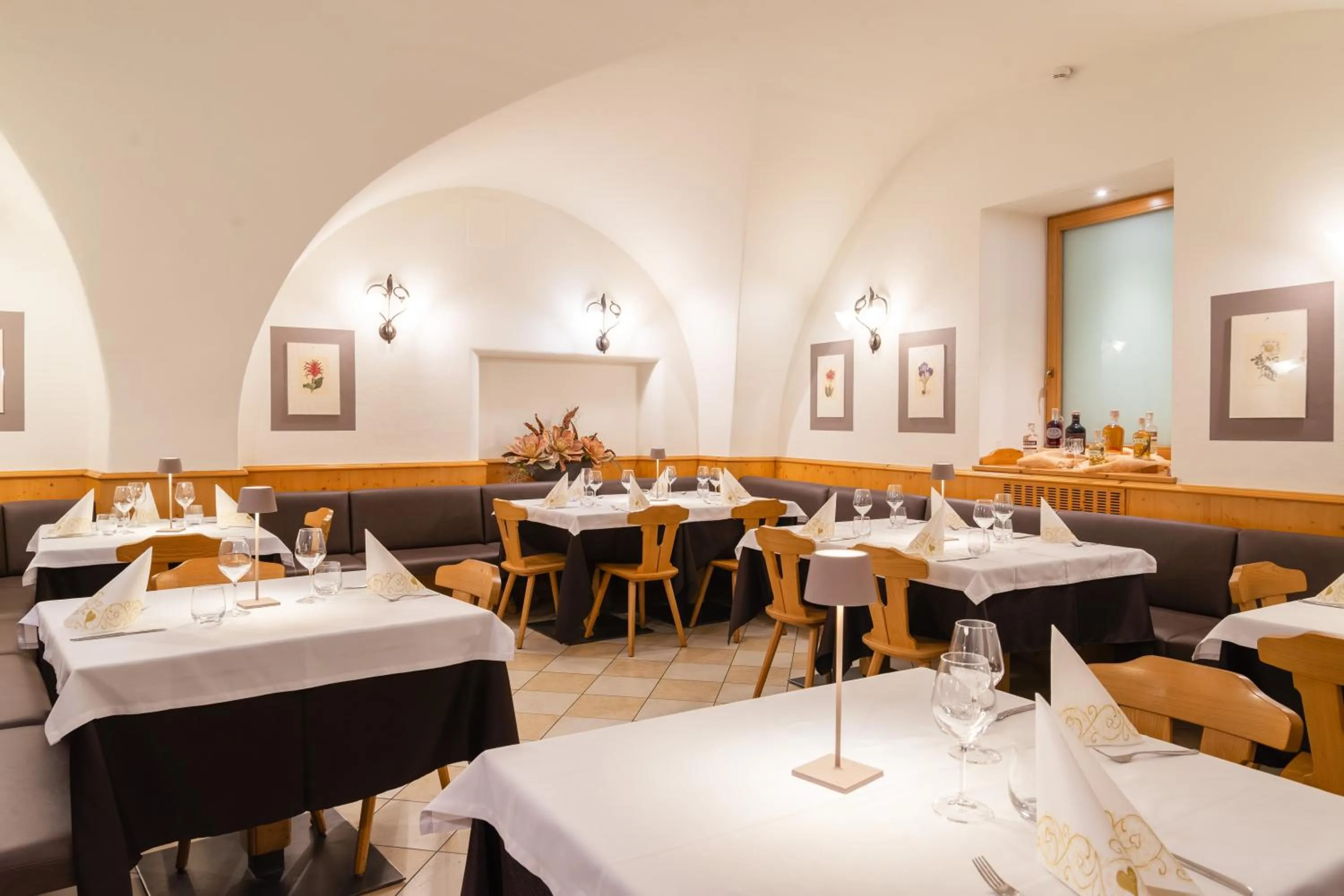Restaurant/places to eat in Hotel Ristorante Alla Nave
