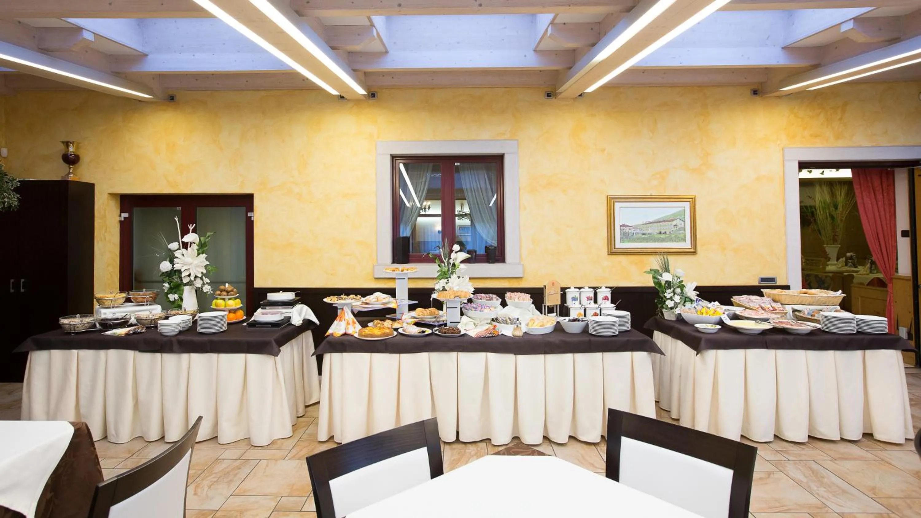 Buffet breakfast in Hotel Ristorante Alla Nave
