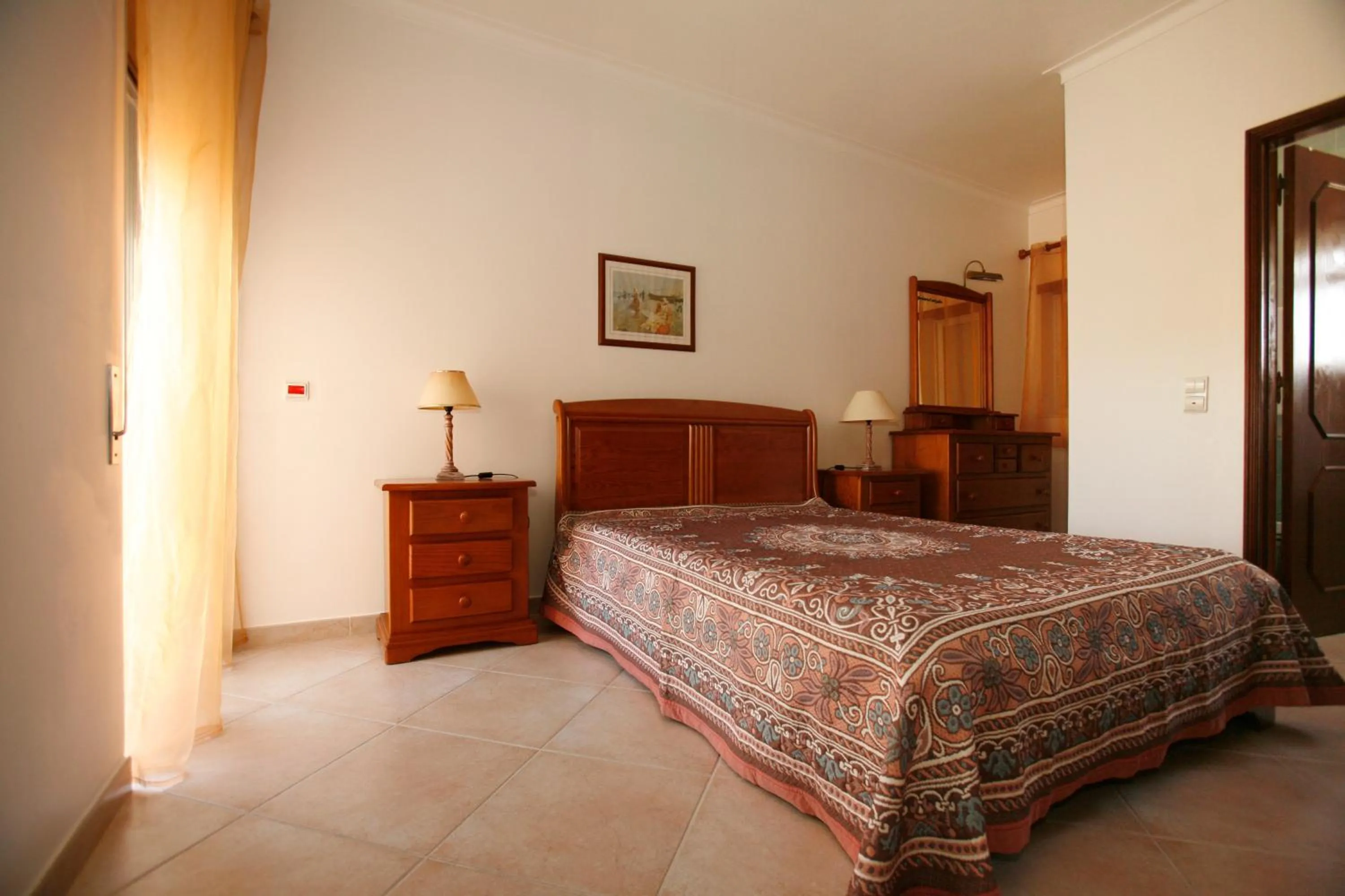 Photo of the whole room, Bed in Apartamentos Coral do Vau