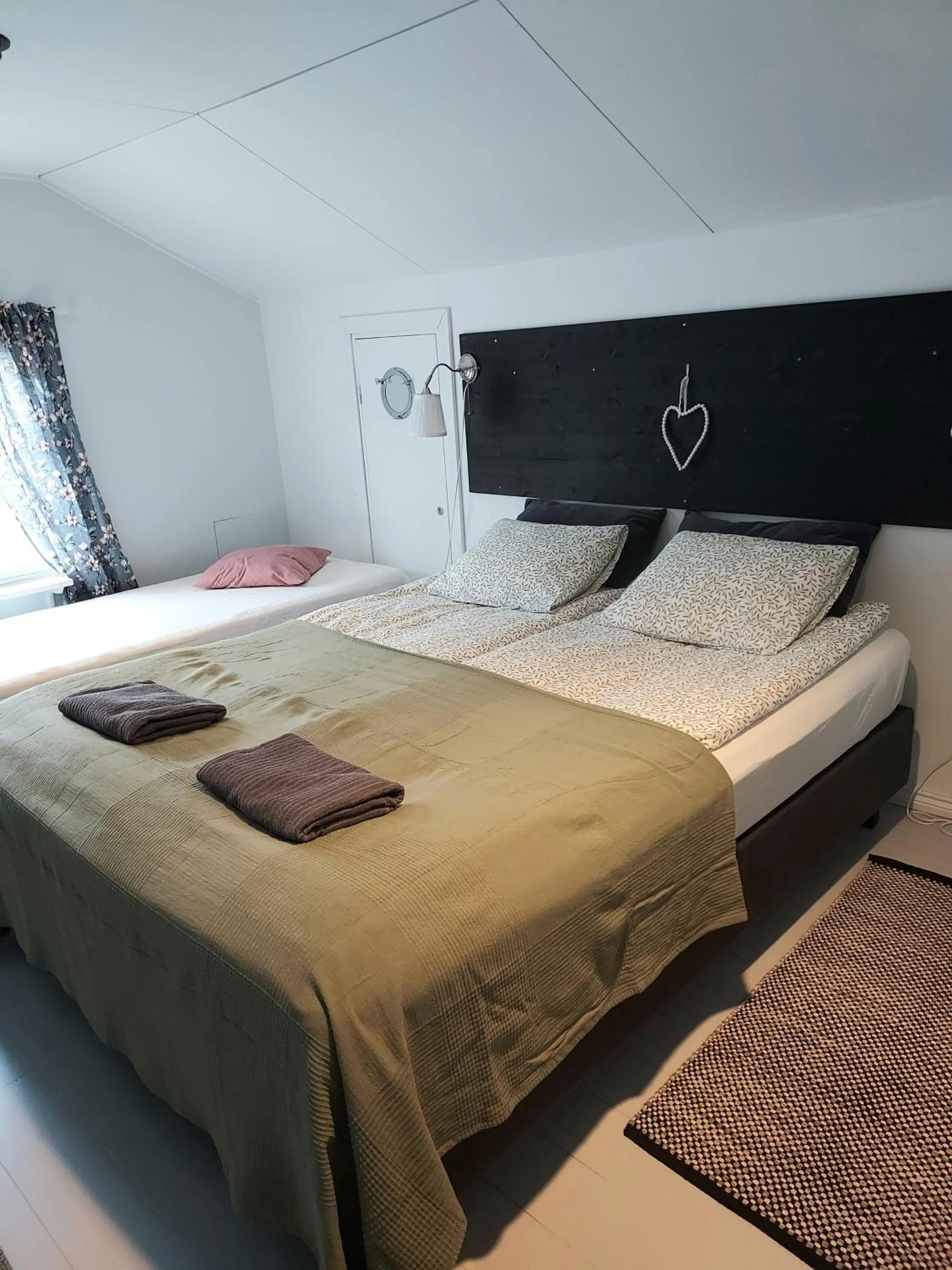 Room with River View - Shared Bathroom in Old Town B&B Ida-Maria