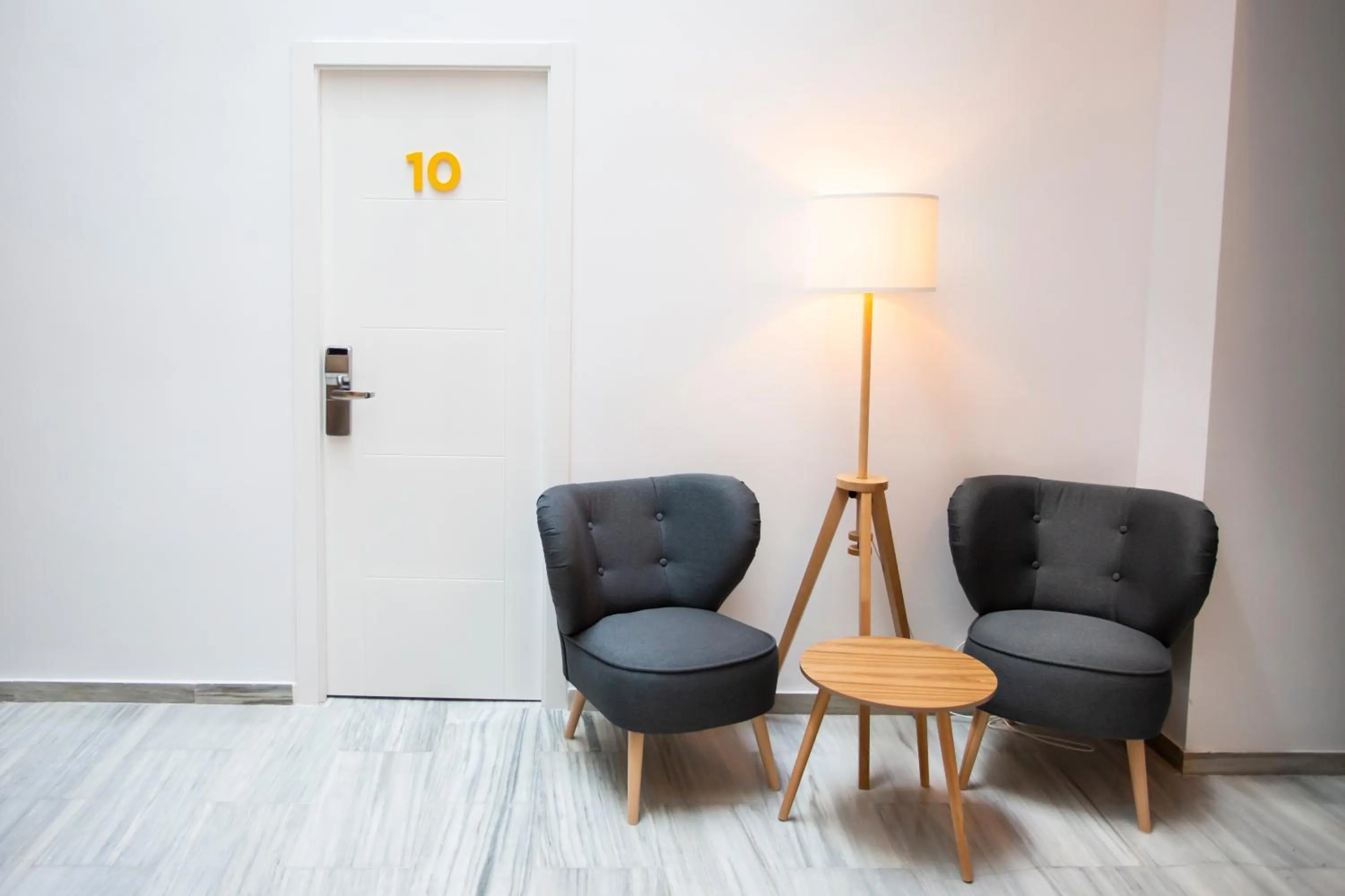 Communal lounge/ TV room in Basic Hotel Sevilla Catedral