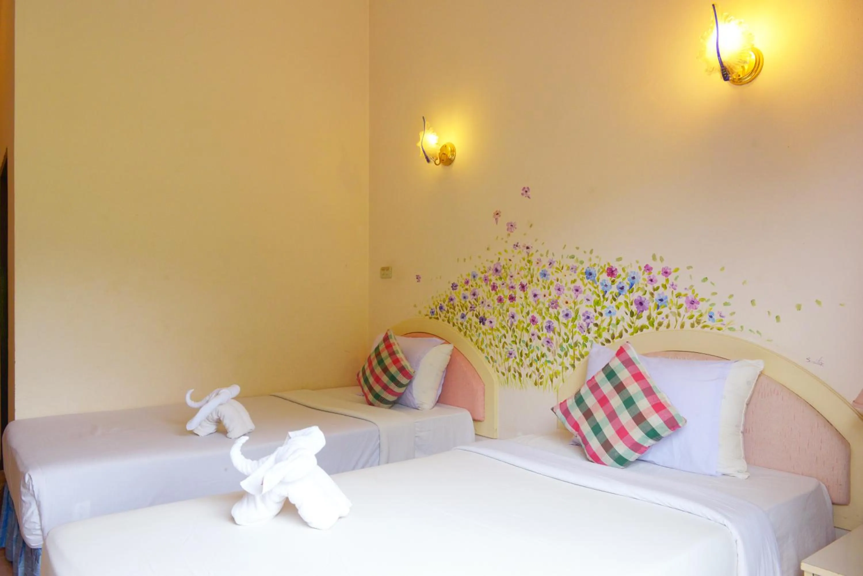 Staff, Bed in Phurua Bussaba Resort & Spa