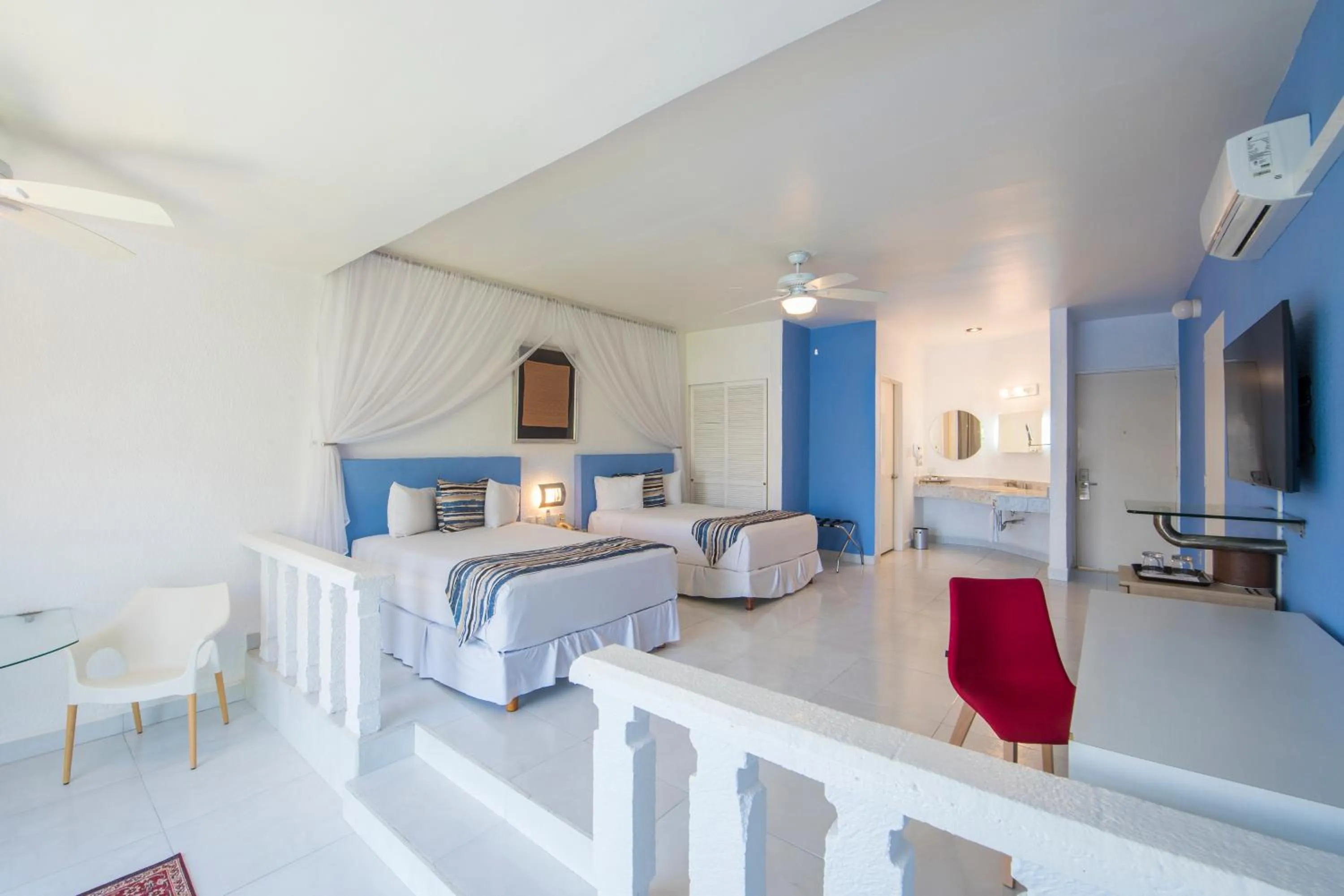 Photo of the whole room, Bed in Villa Bejar Cuernavaca