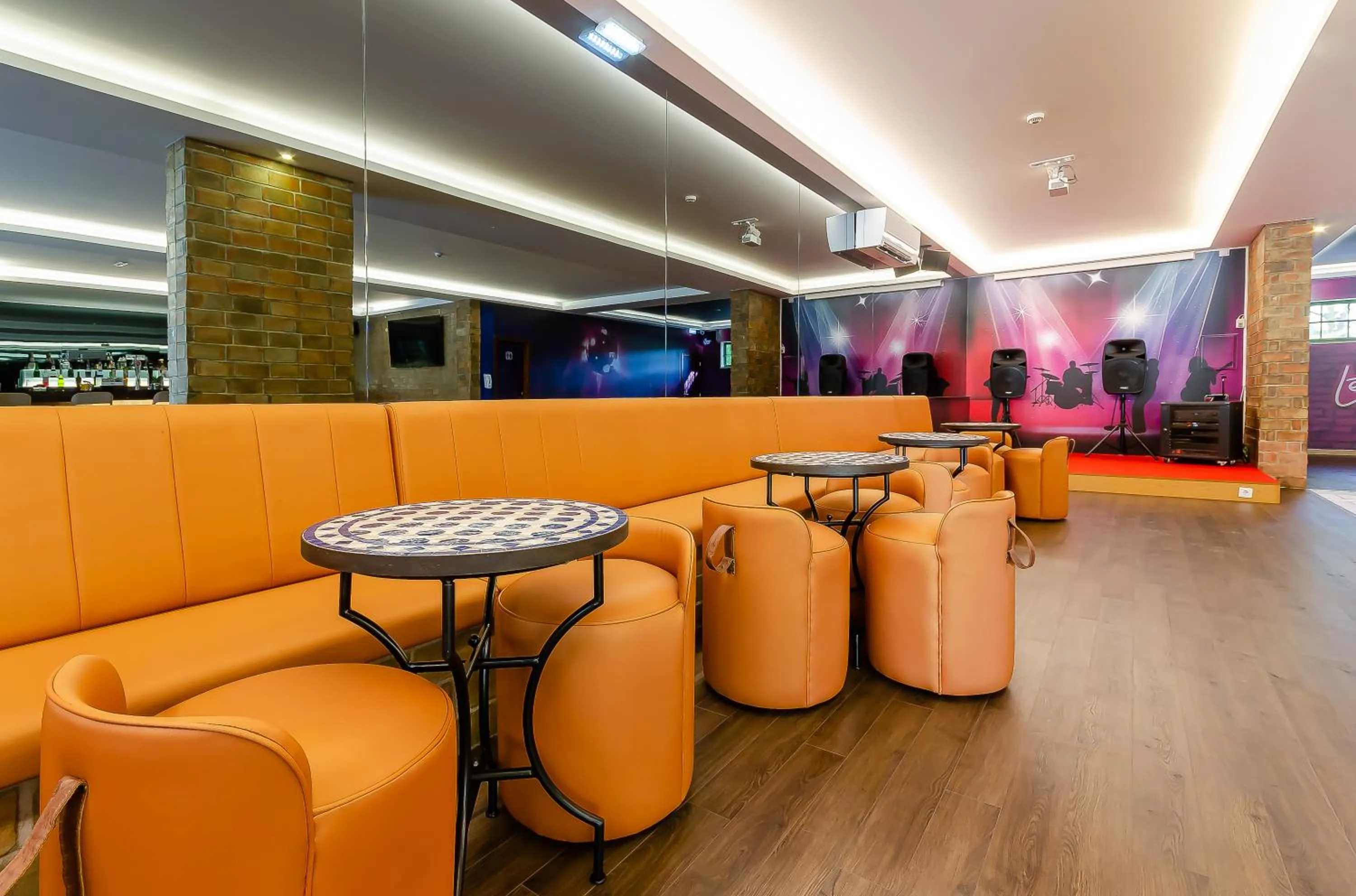 Lounge or bar in TURIM Estrela do Vau Hotel