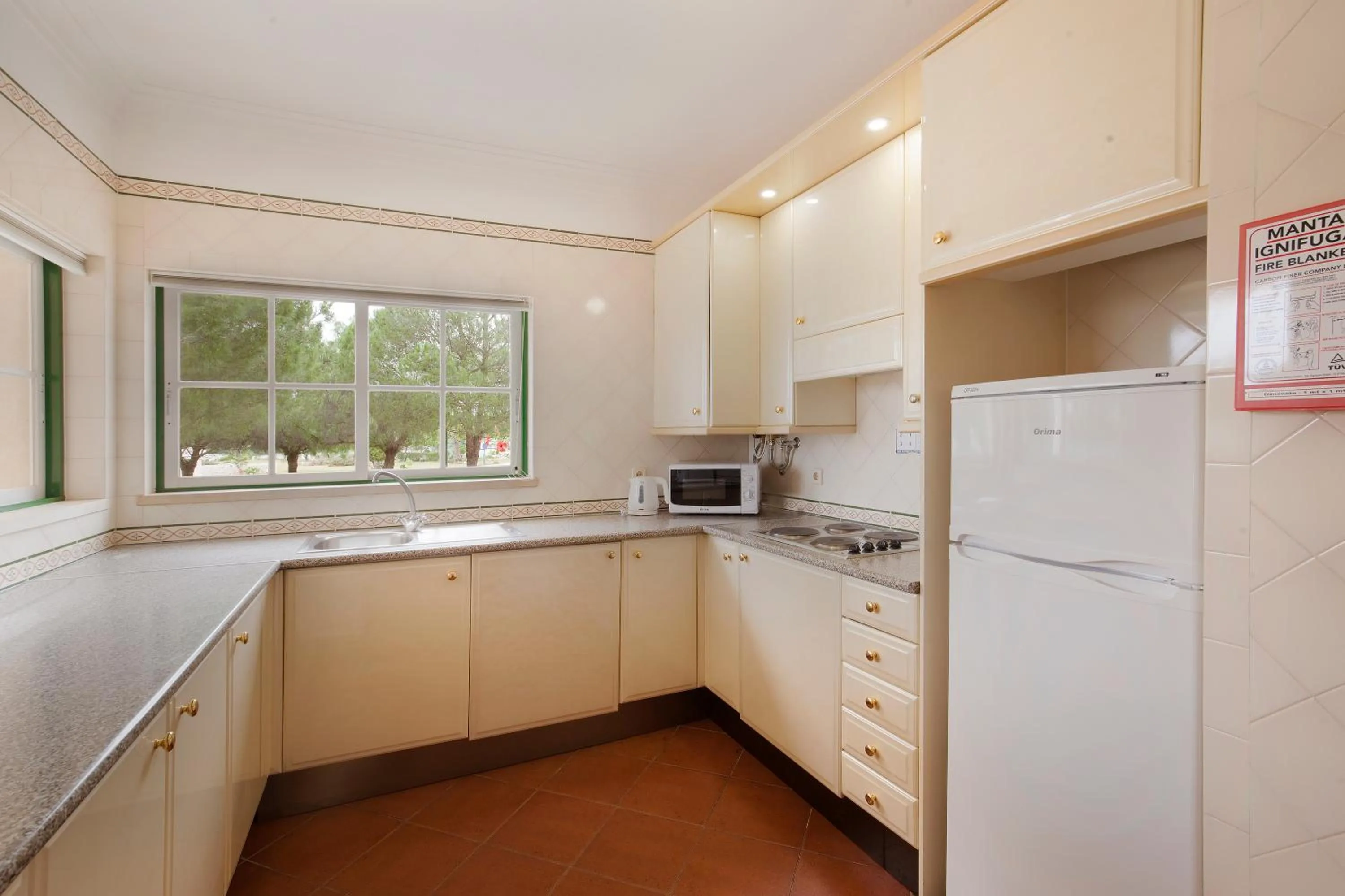 Kitchen or kitchenette in TURIM Estrela do Vau Hotel