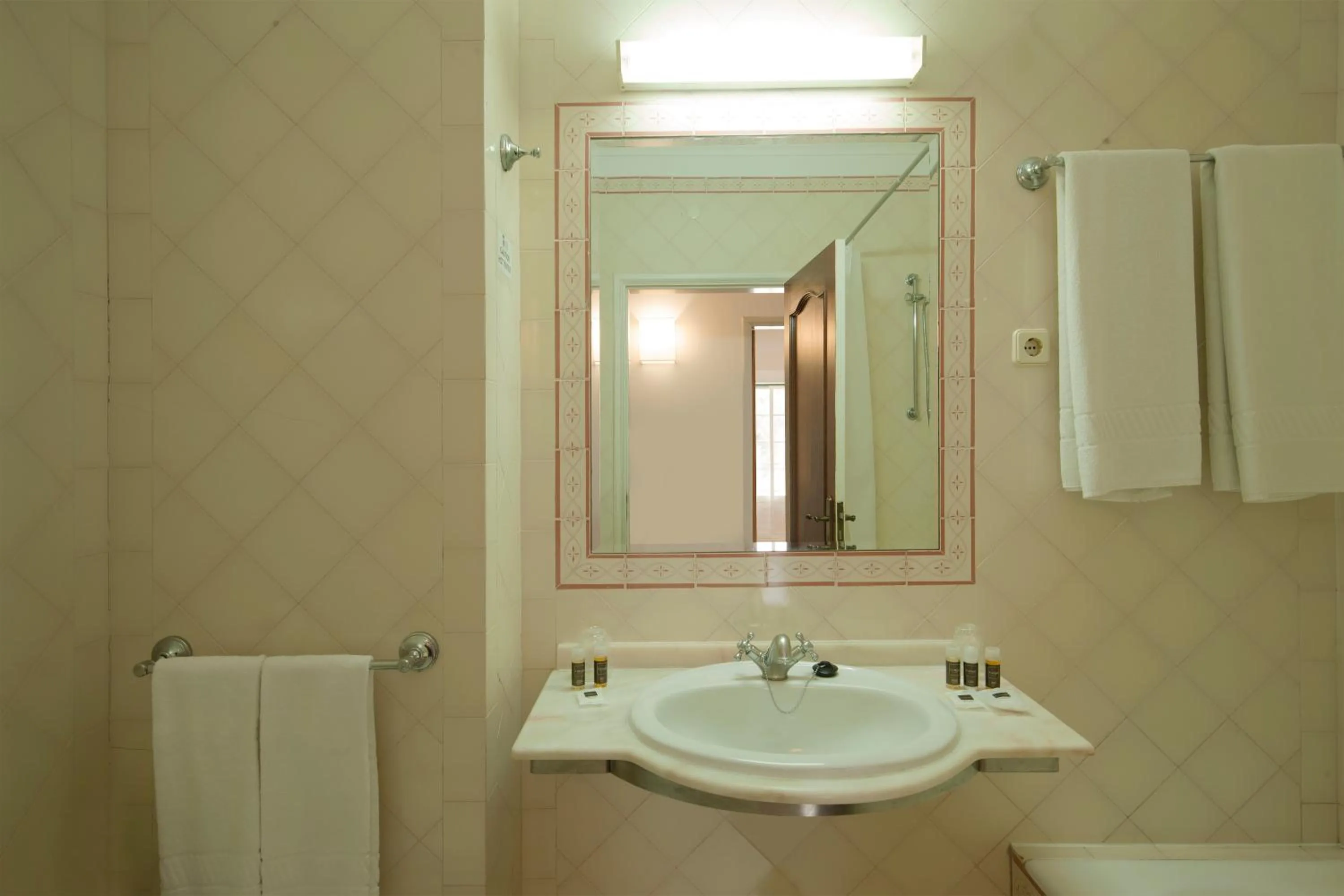 Bathroom in TURIM Estrela do Vau Hotel