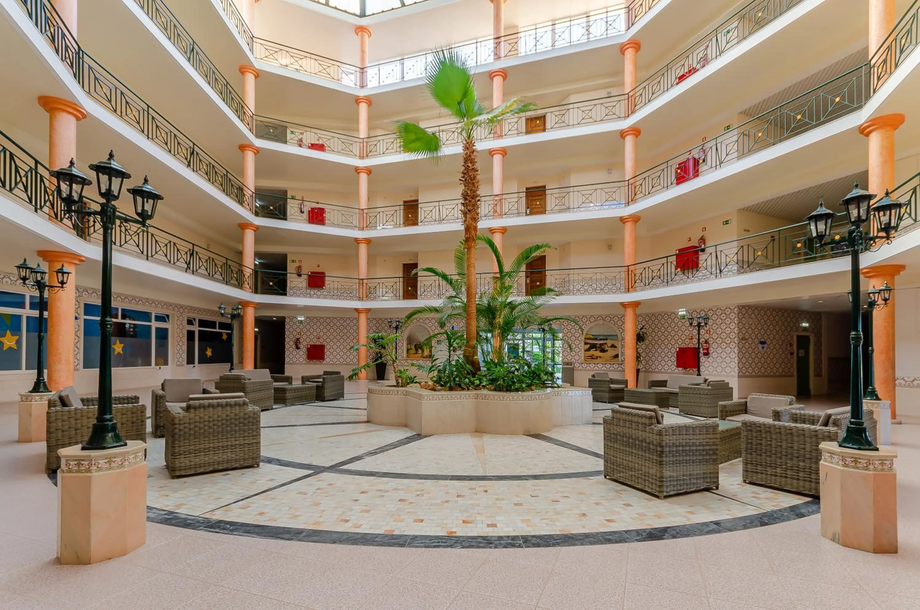 Lounge or bar in TURIM Estrela do Vau Hotel