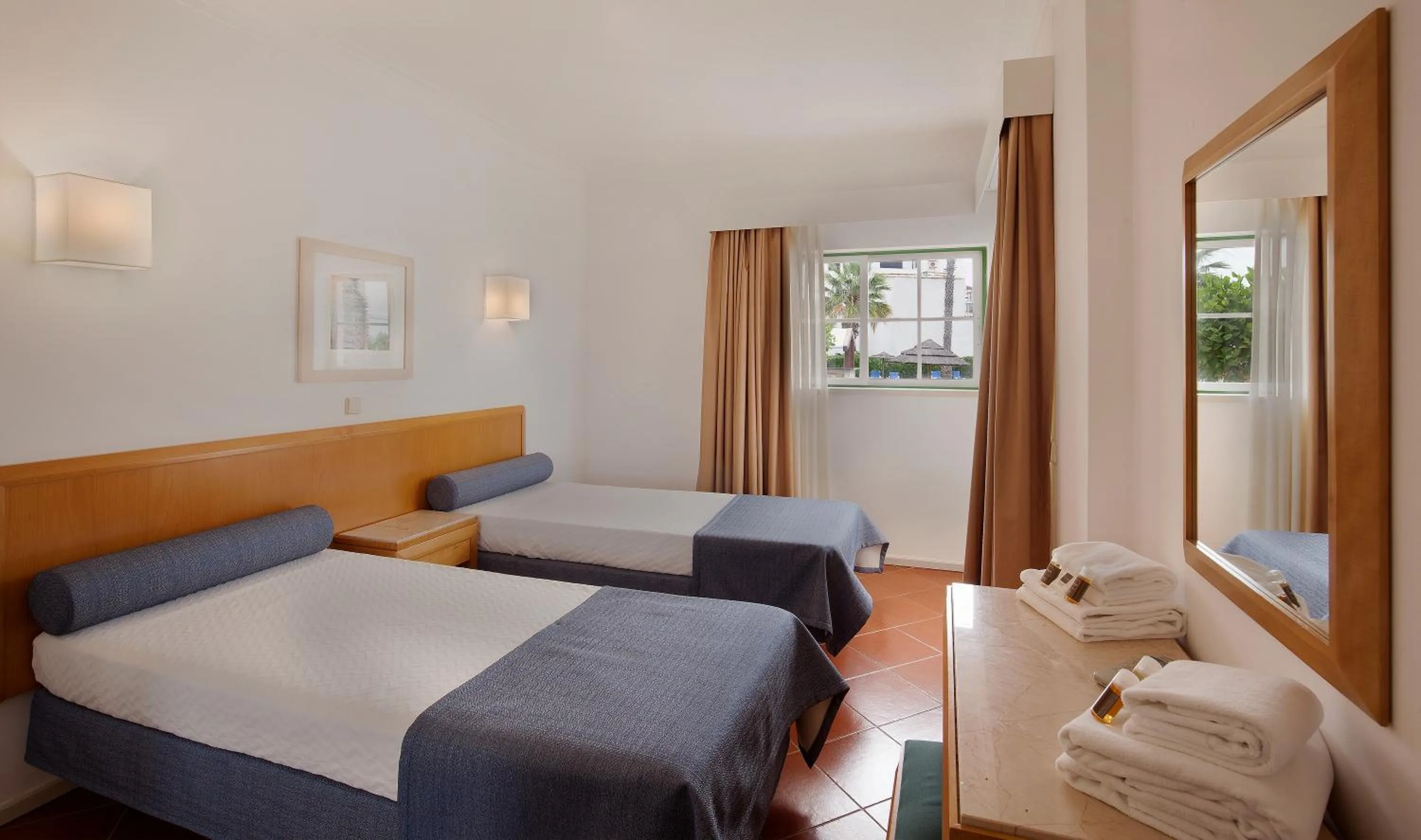 Bedroom, Bed in TURIM Estrela do Vau Hotel